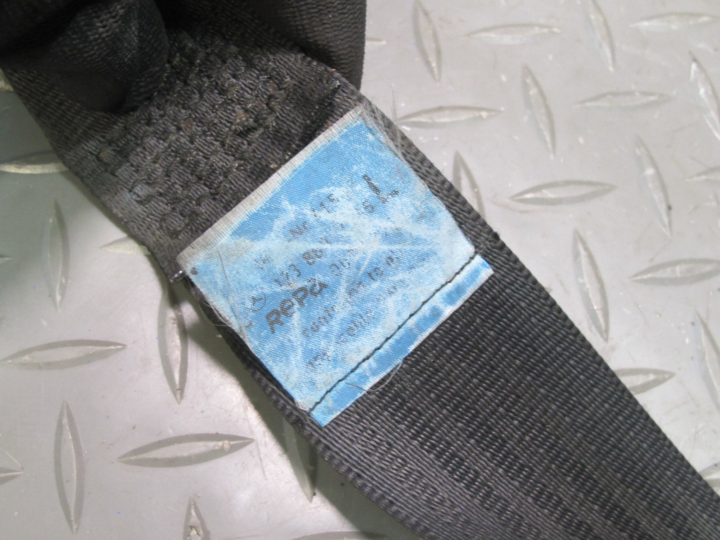 83-85 MERCEDES W123 240D FRONT LEFT RIGHT SEATBELT RETRACTOR SET OEM