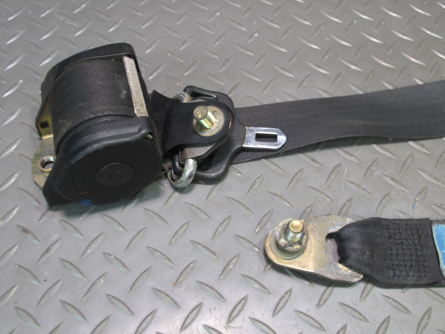 83-85 MERCEDES W123 240D FRONT LEFT RIGHT SEATBELT RETRACTOR SET OEM