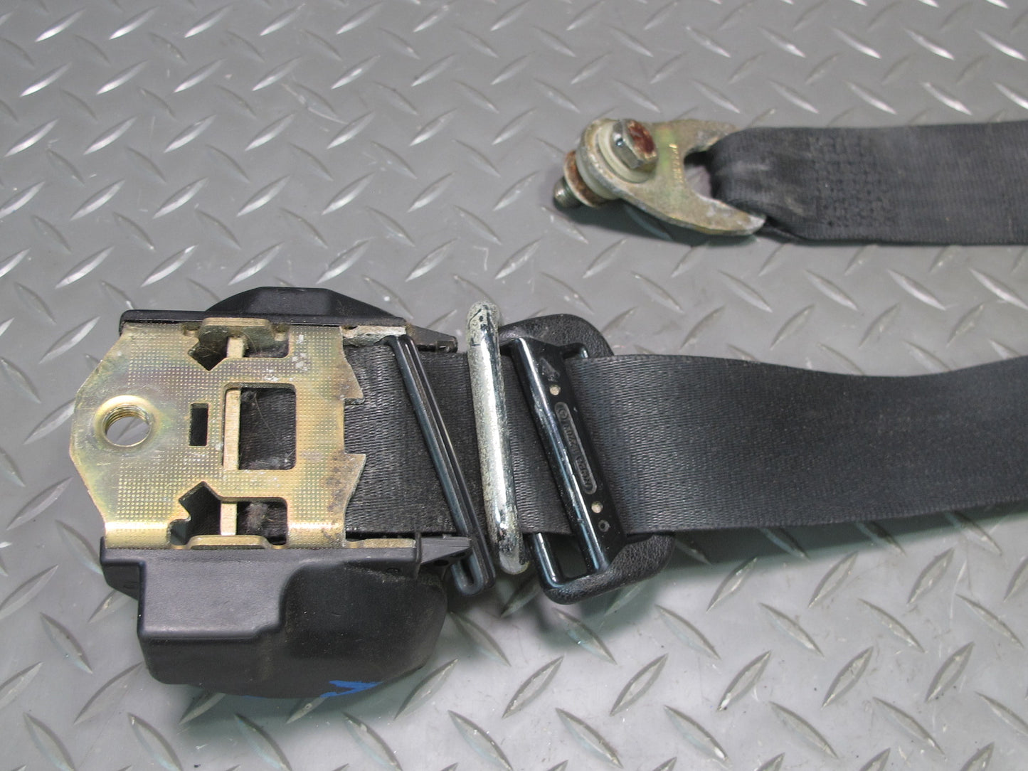 83-85 MERCEDES W123 240D FRONT LEFT RIGHT SEATBELT RETRACTOR SET OEM