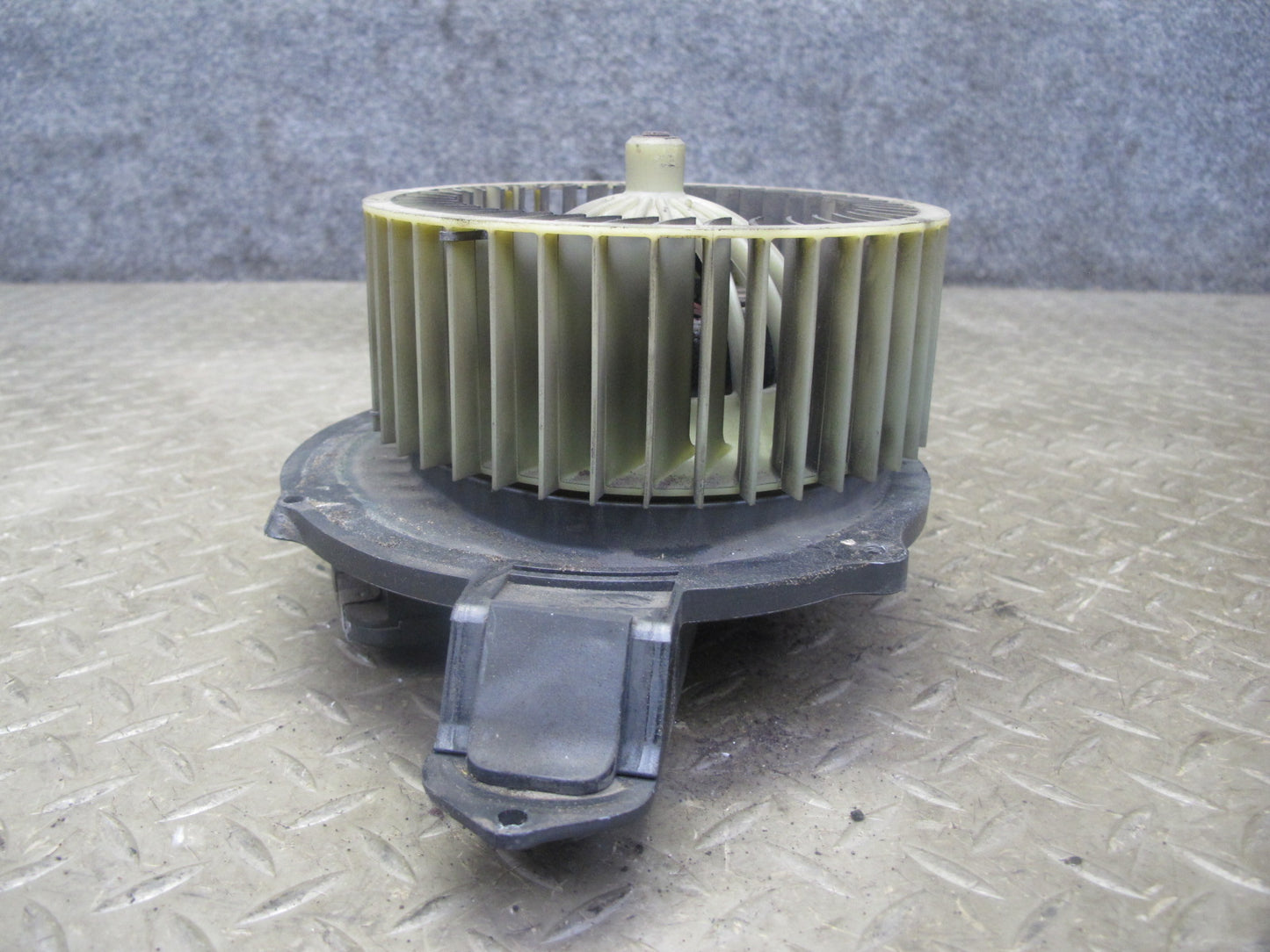 74-85 Mercedes W123 300D 240D A/C Heater Blower Motor Fan OEM