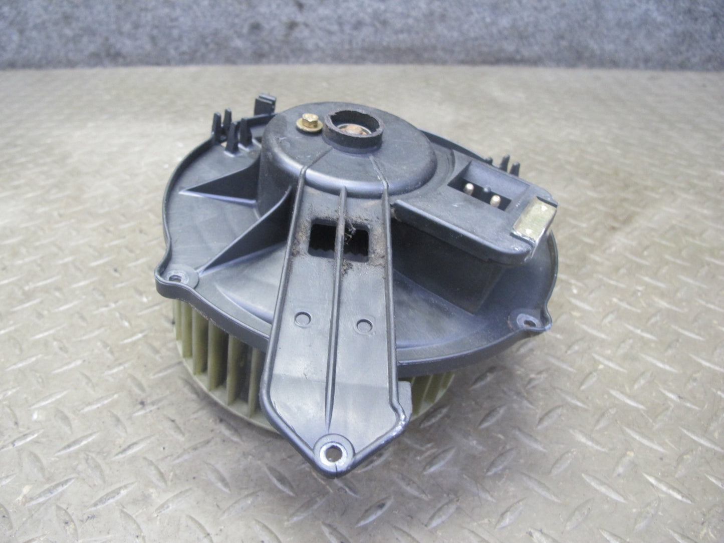 74-85 Mercedes W123 300D 240D A/C Heater Blower Motor Fan OEM