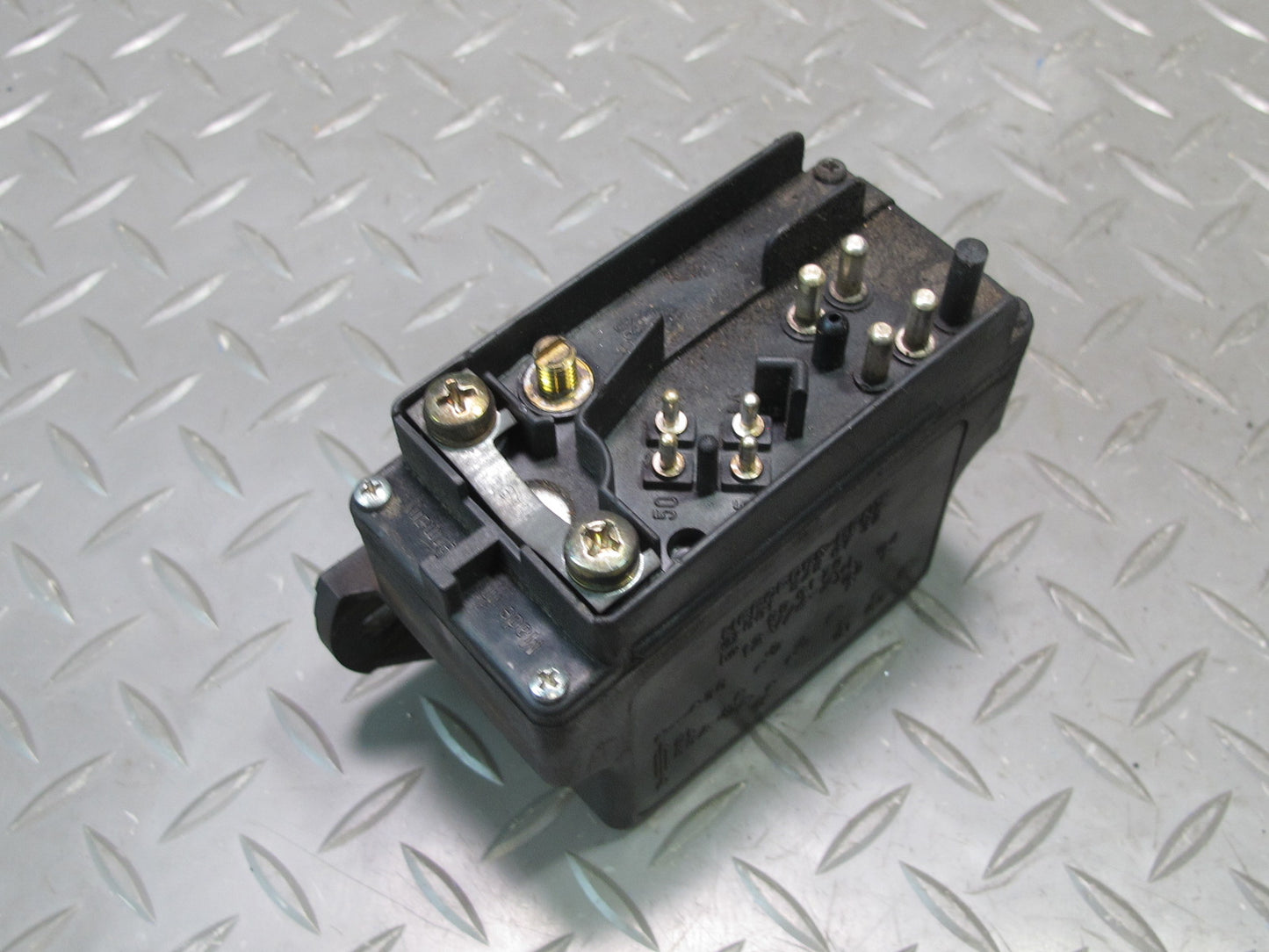 81-83 Mercedes W123 240D Diesel Glow Plug Relay 0015459732 OEM