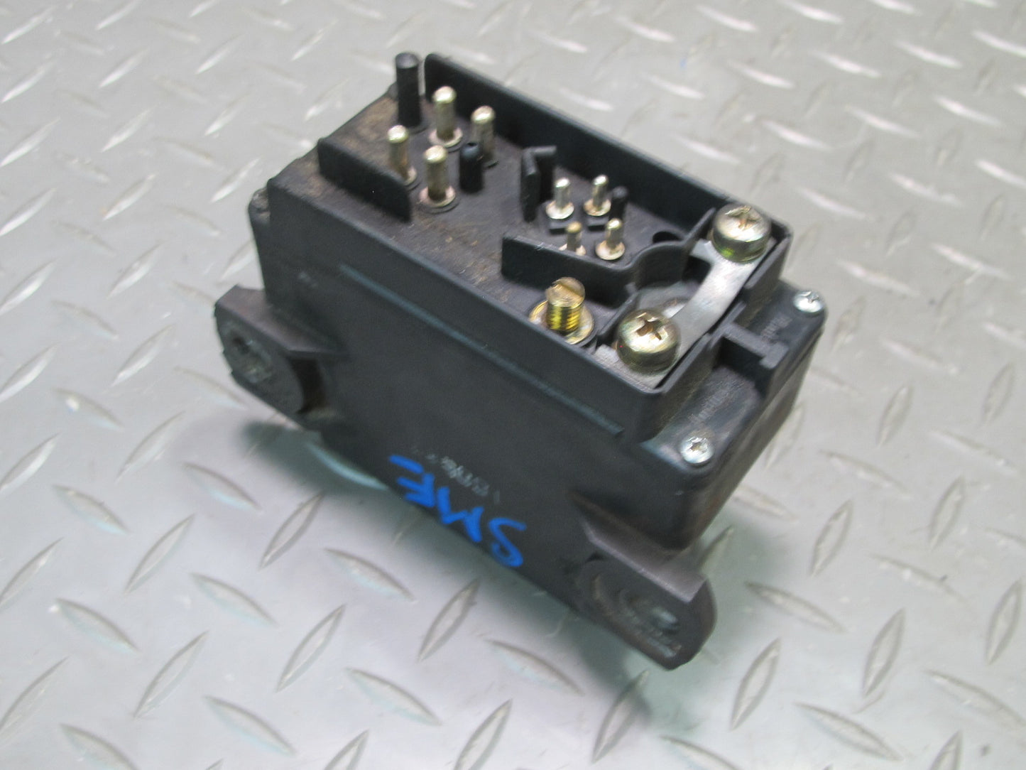 81-83 Mercedes W123 240D Diesel Glow Plug Relay 0015459732 OEM