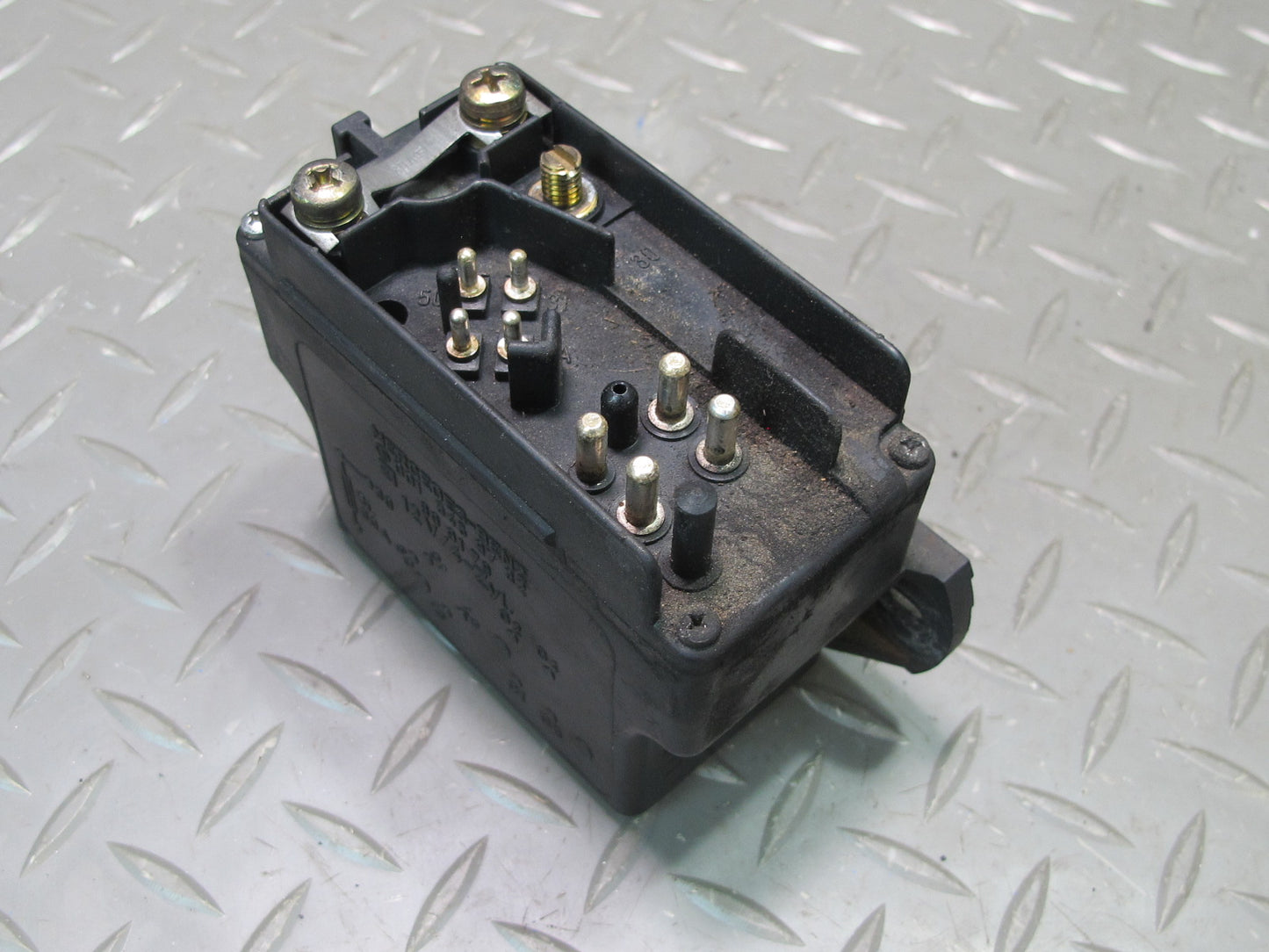 81-83 Mercedes W123 240D Diesel Glow Plug Relay 0015459732 OEM