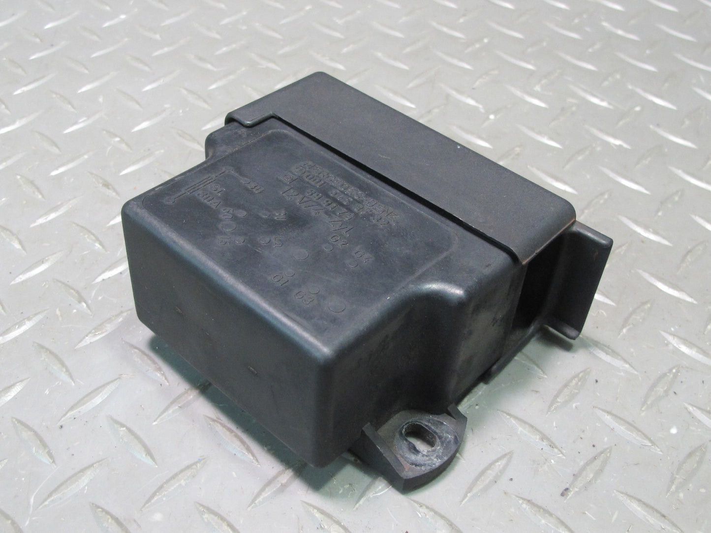 81-83 Mercedes W123 240D Diesel Glow Plug Relay 0015459732 OEM