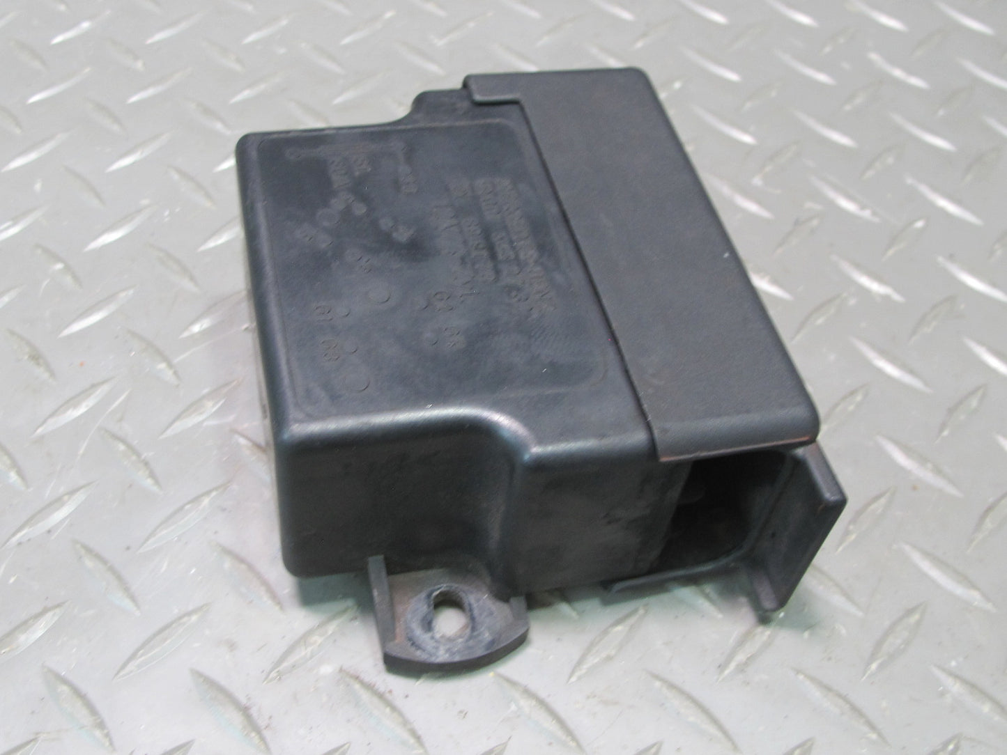 81-83 Mercedes W123 240D Diesel Glow Plug Relay 0015459732 OEM