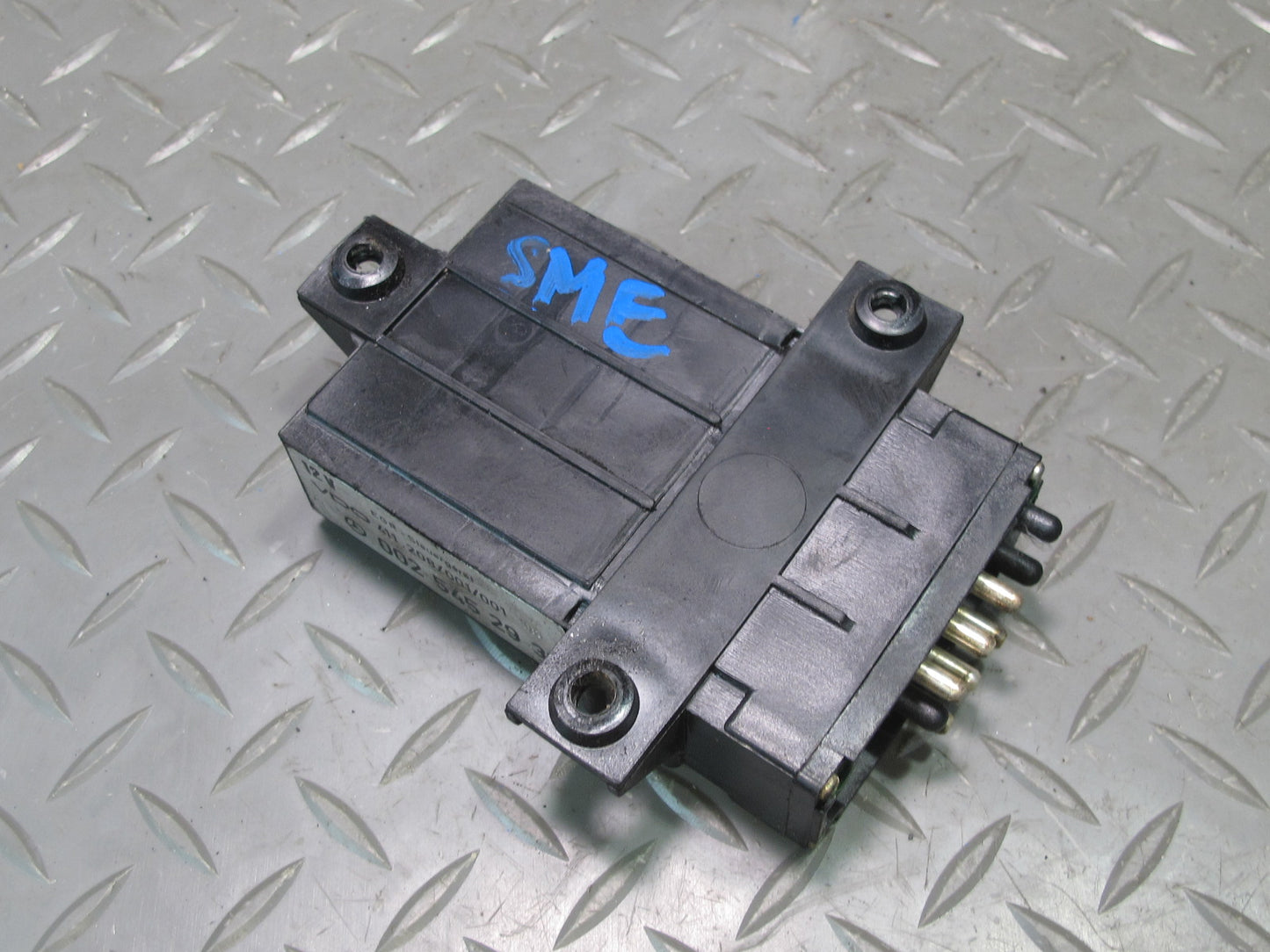 82-83 Mercedes W123 240D Engine Speed Control Unit Module 0025452932 OEM
