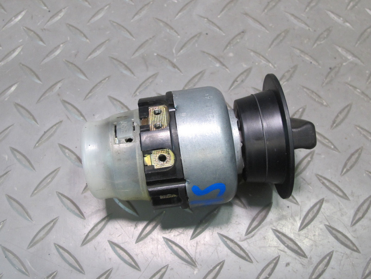 74-85 Mercedes W123 300D 240D Headlight Lamp Knob Switch OEM