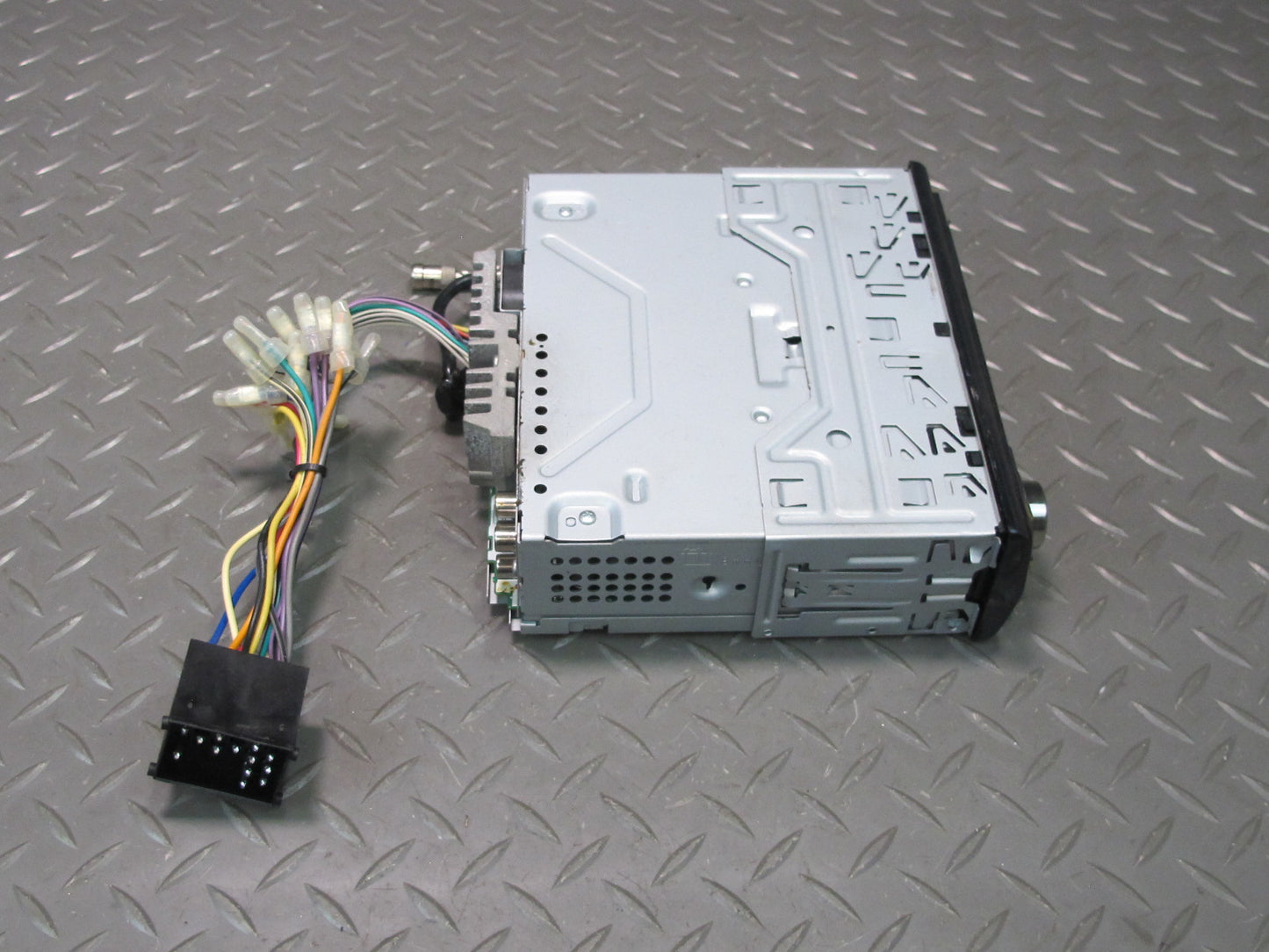 Pioneer DEH-X3500UI CD/MP3/USB Player Receiver Removable Face w Harness & Remote