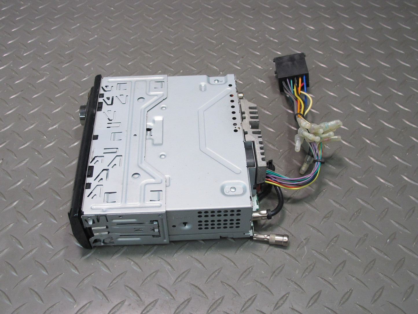 Pioneer DEH-X3500UI CD/MP3/USB Player Receiver Removable Face w Harness & Remote