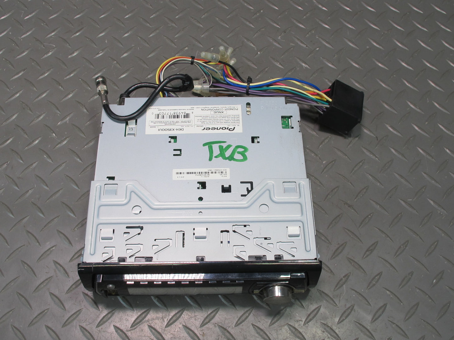 Pioneer DEH-X3500UI CD/MP3/USB Player Receiver Removable Face w Harness & Remote