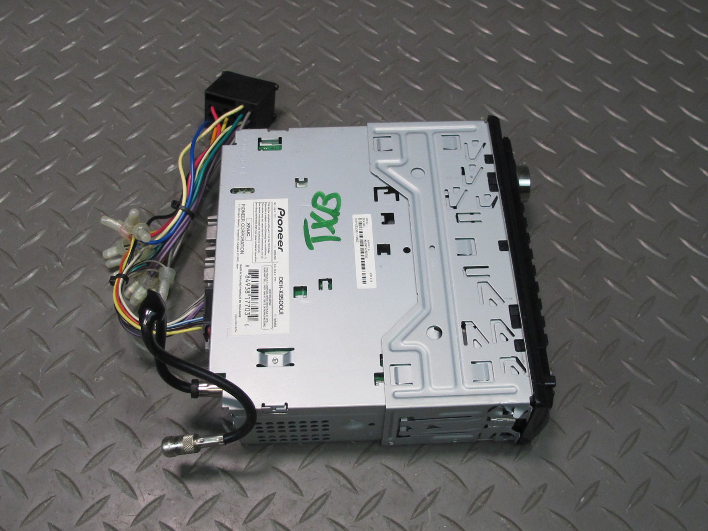 Pioneer DEH-X3500UI CD/MP3/USB Player Receiver Removable Face w Harness & Remote