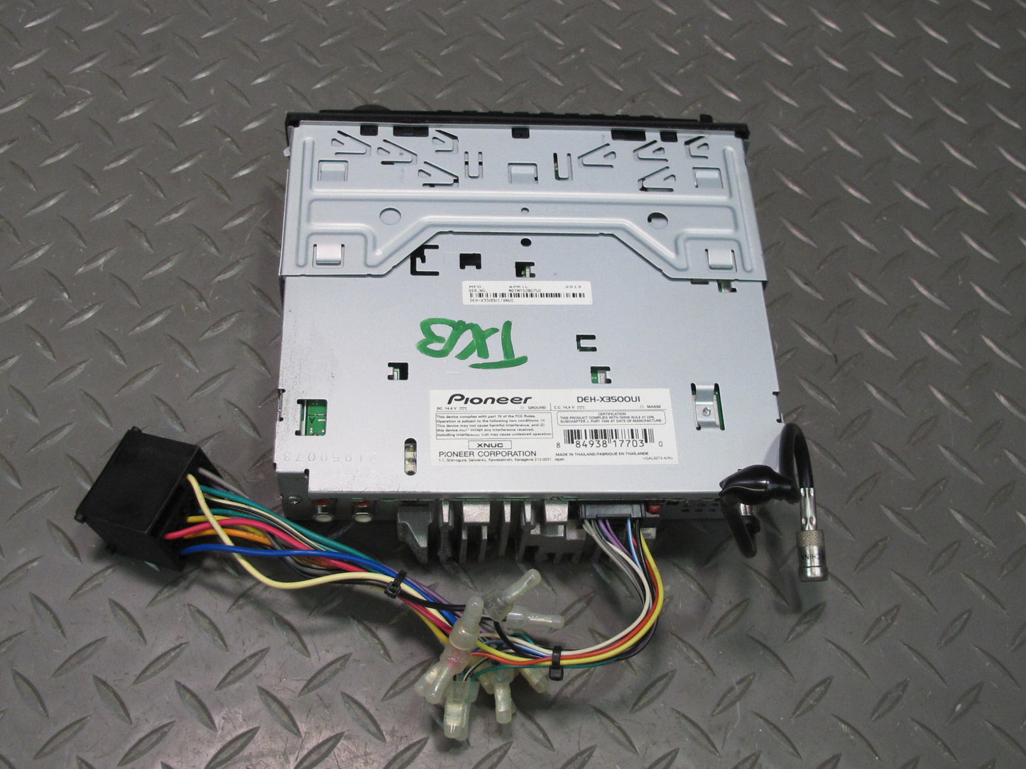 Pioneer DEH-X3500UI CD/MP3/USB Player Receiver Removable Face w Harness & Remote