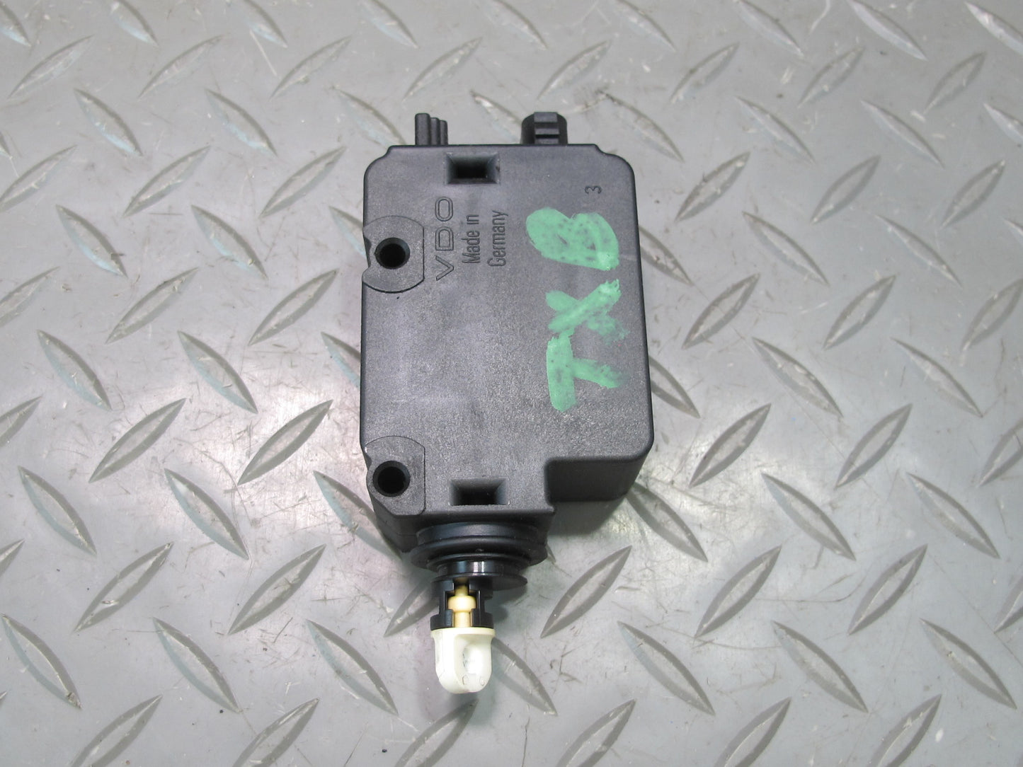 95-99 BMW E36 328ic Convertible Rear Trunk Lid Latch Lock Actuator Motor OEM