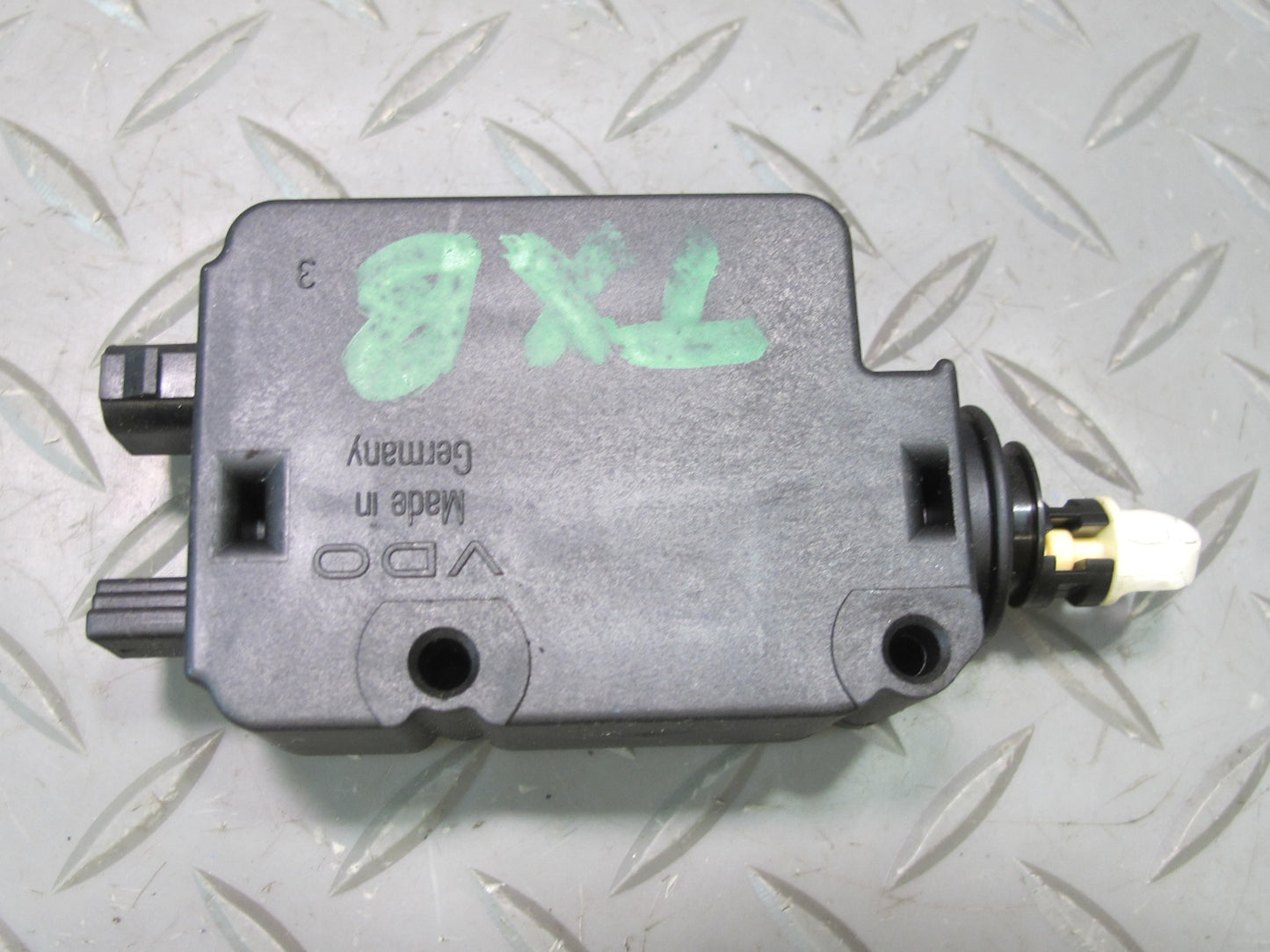 95-99 BMW E36 328ic Convertible Rear Trunk Lid Latch Lock Actuator Motor OEM