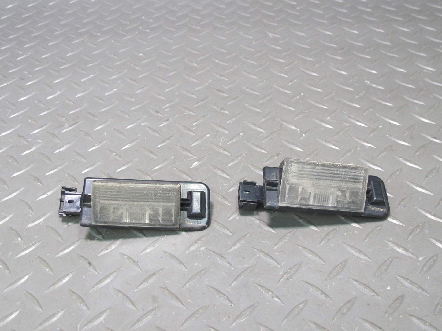 94-99 BMW E36 328iC Set of 2 Rear Left & Right License Light Lamp OEM