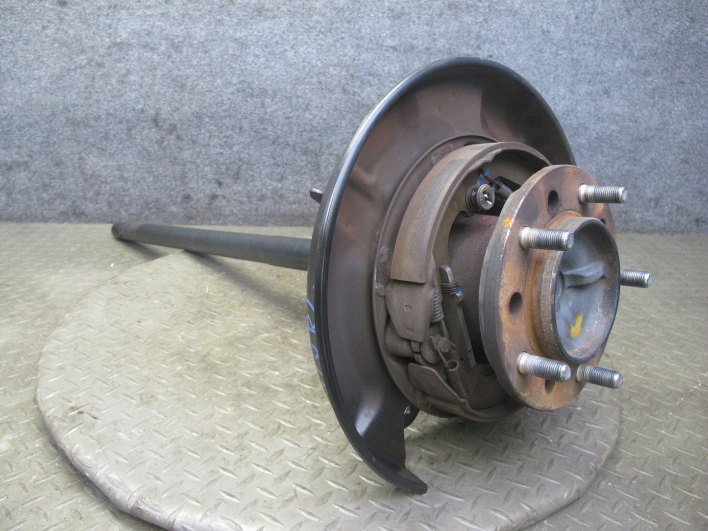 2003-2007 Lexus J100 LX470 Rear Left Driver Side Spindle Knuckle Wheel Hub