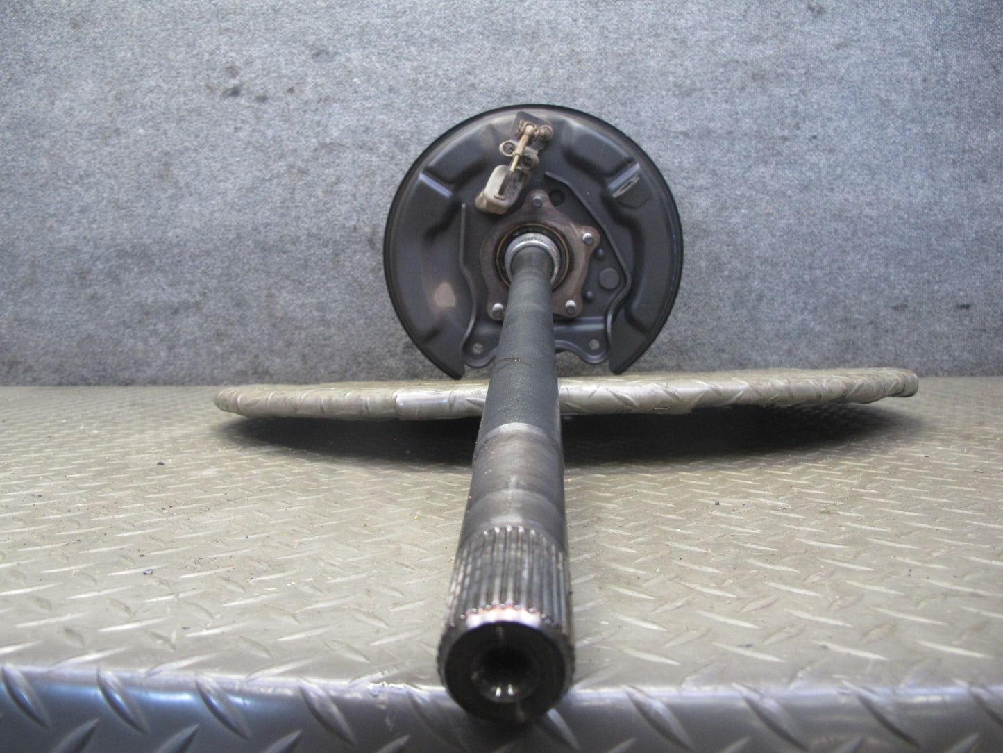 2003-2007 Lexus J100 LX470 Rear Left Driver Side Spindle Knuckle Wheel Hub