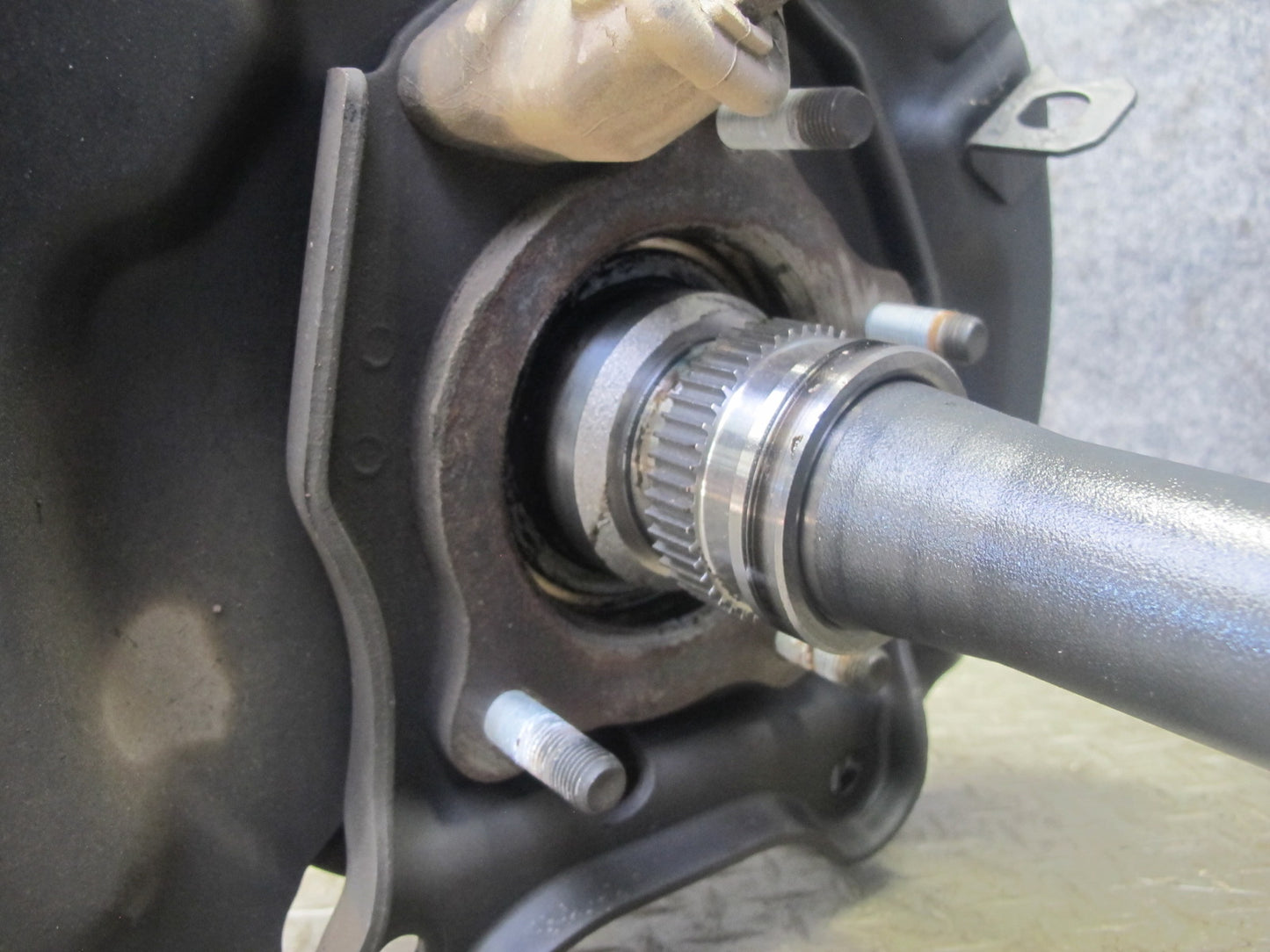 2003-2007 Lexus J100 LX470 Rear Left Driver Side Spindle Knuckle Wheel Hub