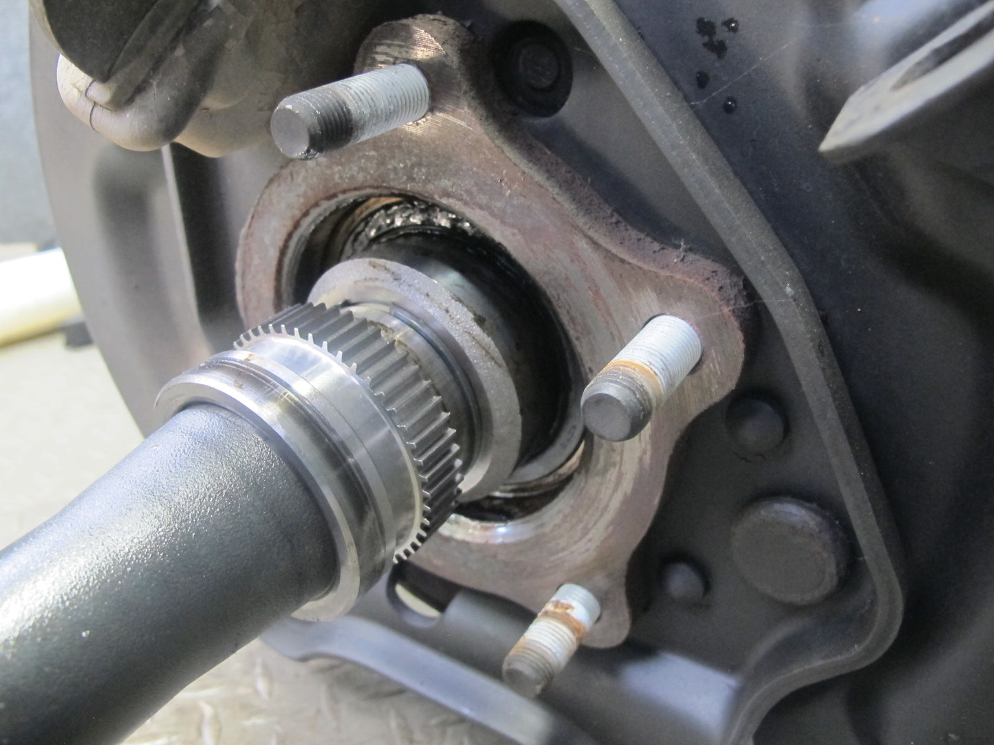 2003-2007 Lexus J100 LX470 Rear Left Driver Side Spindle Knuckle Wheel Hub