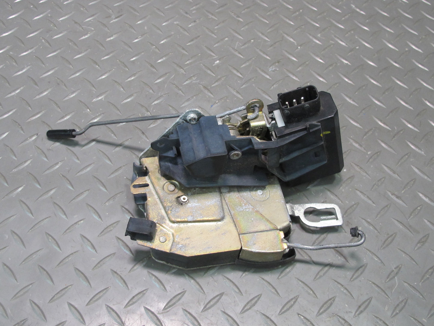96-99 BMW E36 328ic Convertible Coupe Left Door Lock Latch Actuator OEM
