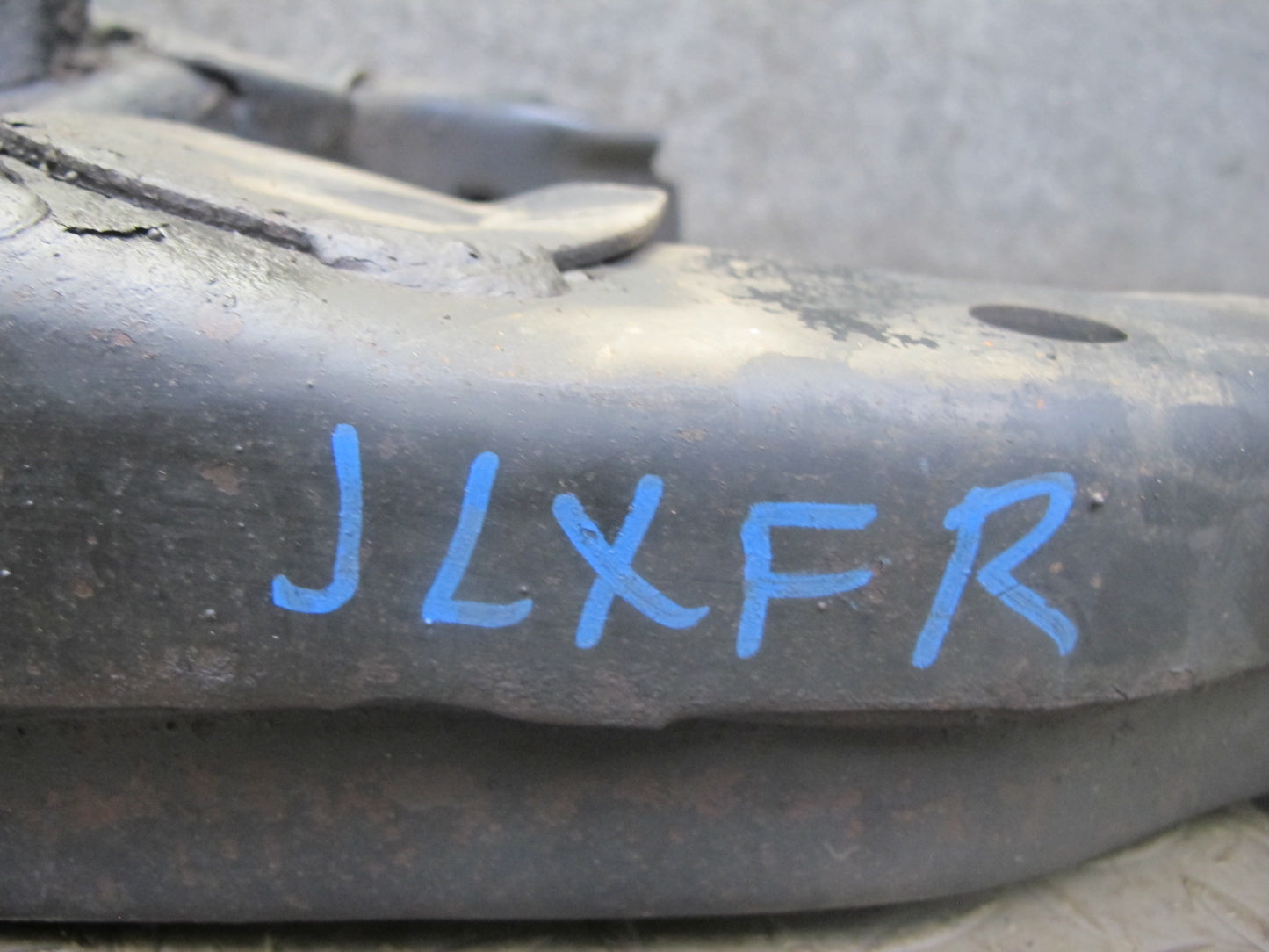 1998-2007 Lexus UZJ100L LX470 Front Right Passenger Side Lower Control Arm
