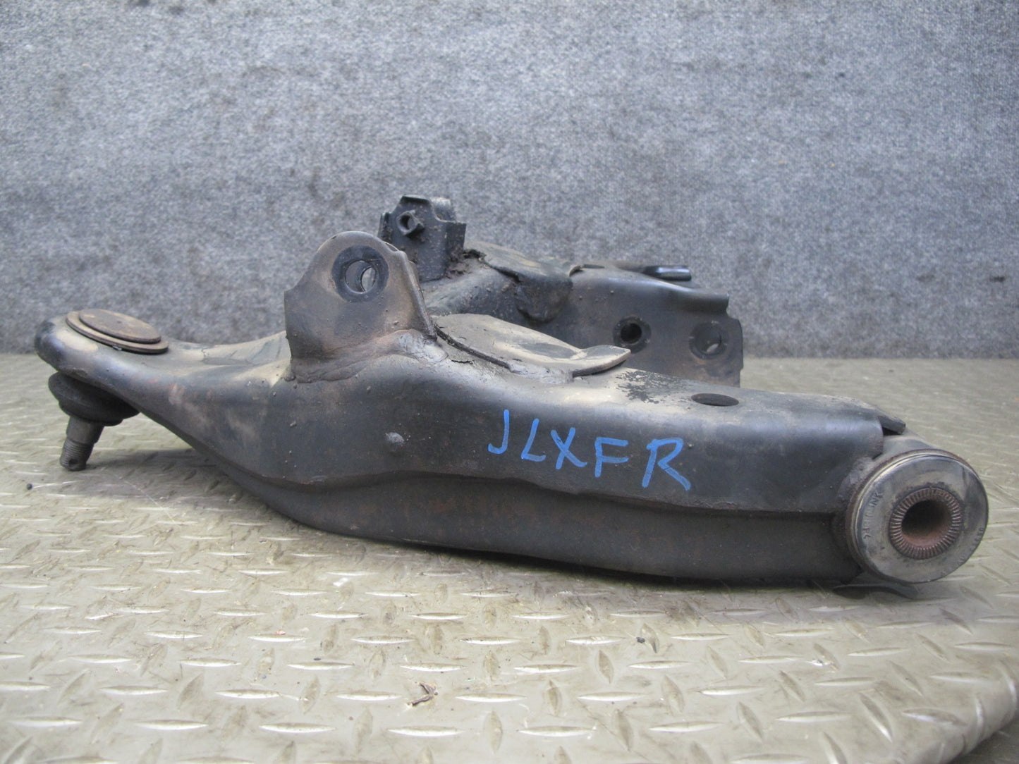 1998-2007 Lexus UZJ100L LX470 Front Right Passenger Side Lower Control Arm