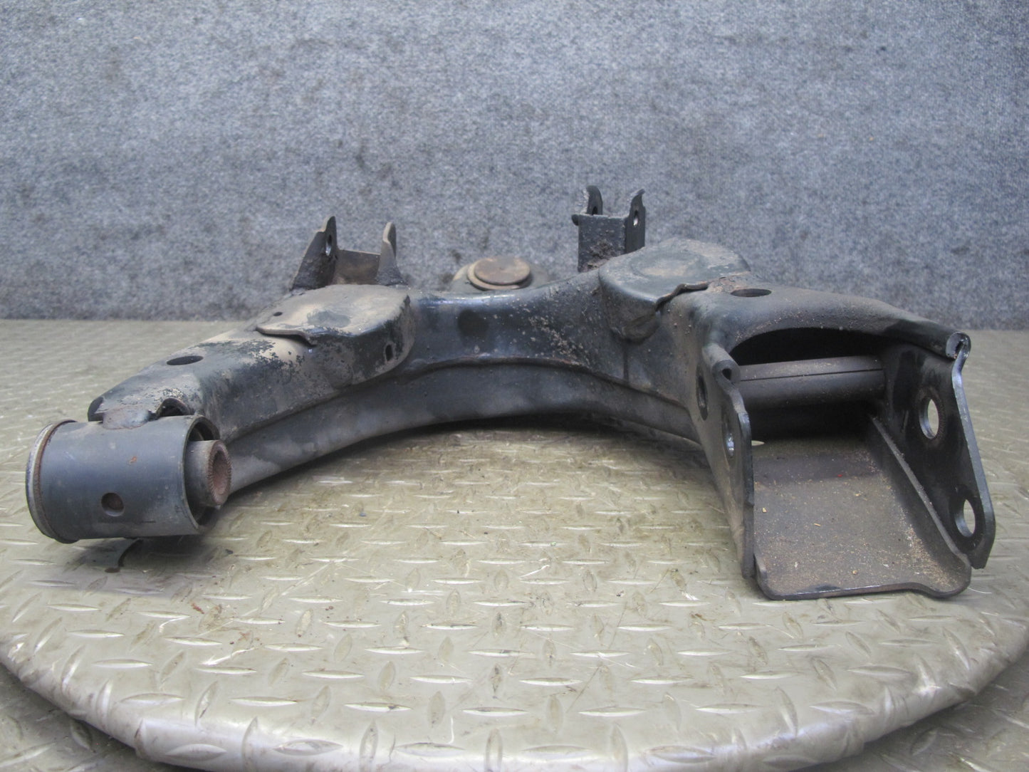 1998-2007 Lexus UZJ100L LX470 Front Right Passenger Side Lower Control Arm