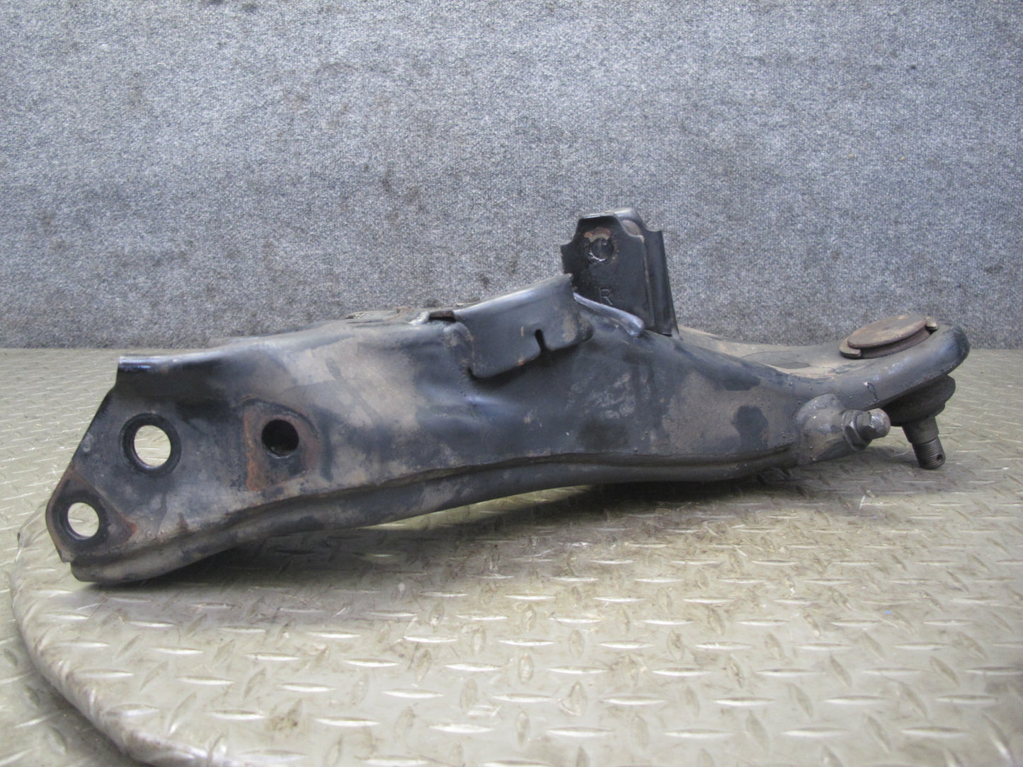 1998-2007 Lexus UZJ100L LX470 Front Right Passenger Side Lower Control Arm