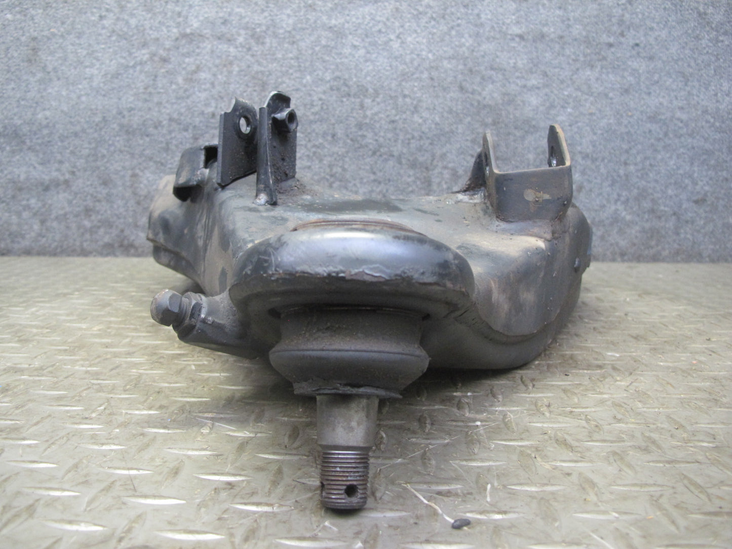 1998-2007 Lexus UZJ100L LX470 Front Right Passenger Side Lower Control Arm