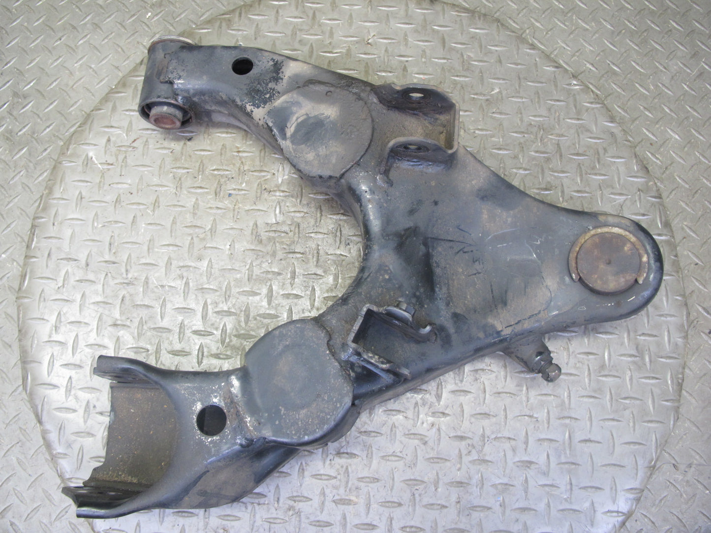 1998-2007 Lexus UZJ100L LX470 Front Right Passenger Side Lower Control Arm