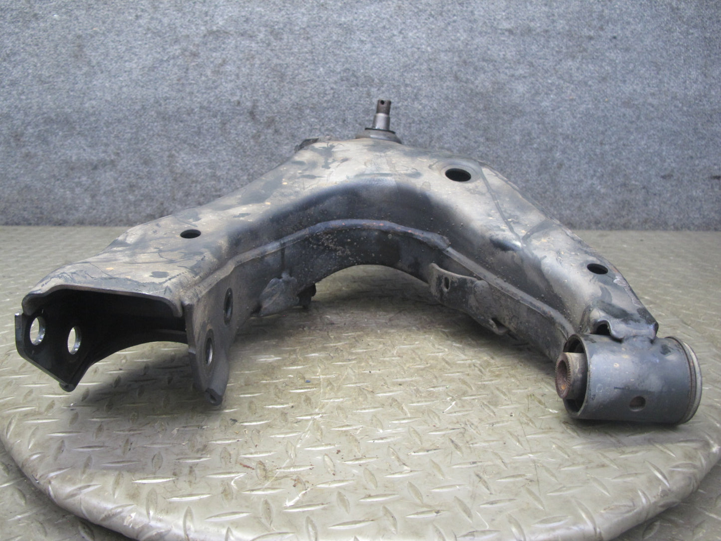 1998-2007 Lexus UZJ100L LX470 Front Right Passenger Side Lower Control Arm