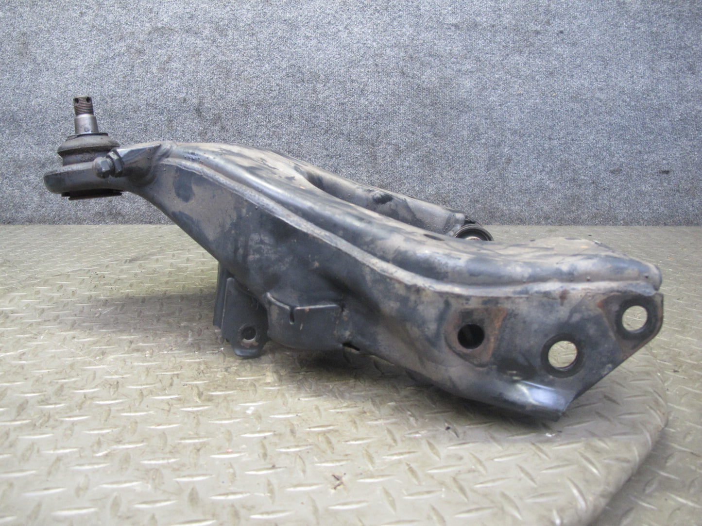 1998-2007 Lexus UZJ100L LX470 Front Right Passenger Side Lower Control Arm