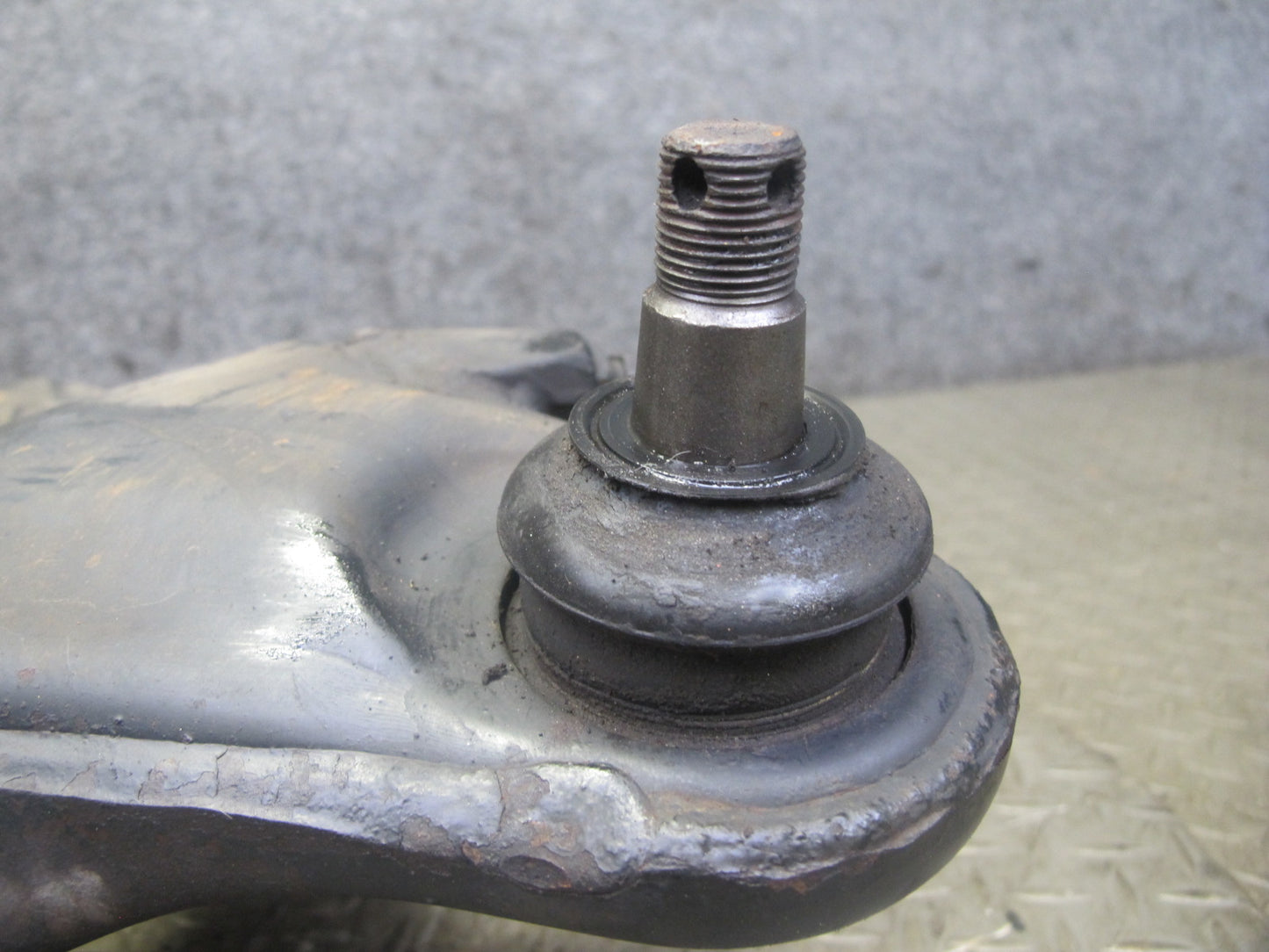 1998-2007 Lexus UZJ100L LX470 Front Right Passenger Side Lower Control Arm