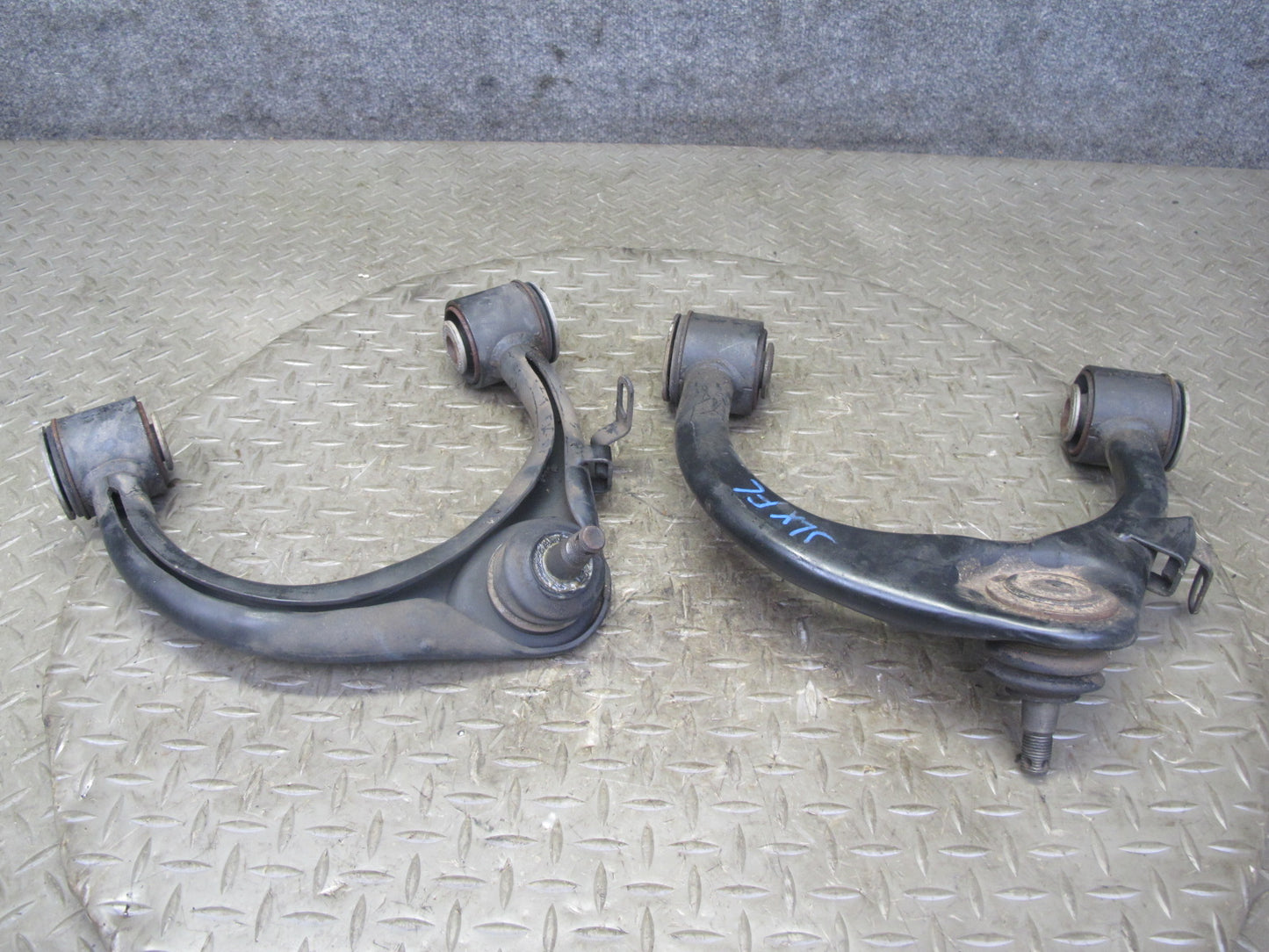 1998-2007 Lexus UZJ100L LX470 Front Left & Right Side Upper Control Arm Set