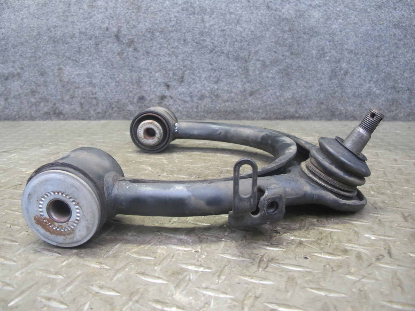 1998-2007 Lexus UZJ100L LX470 Front Left & Right Side Upper Control Arm Set