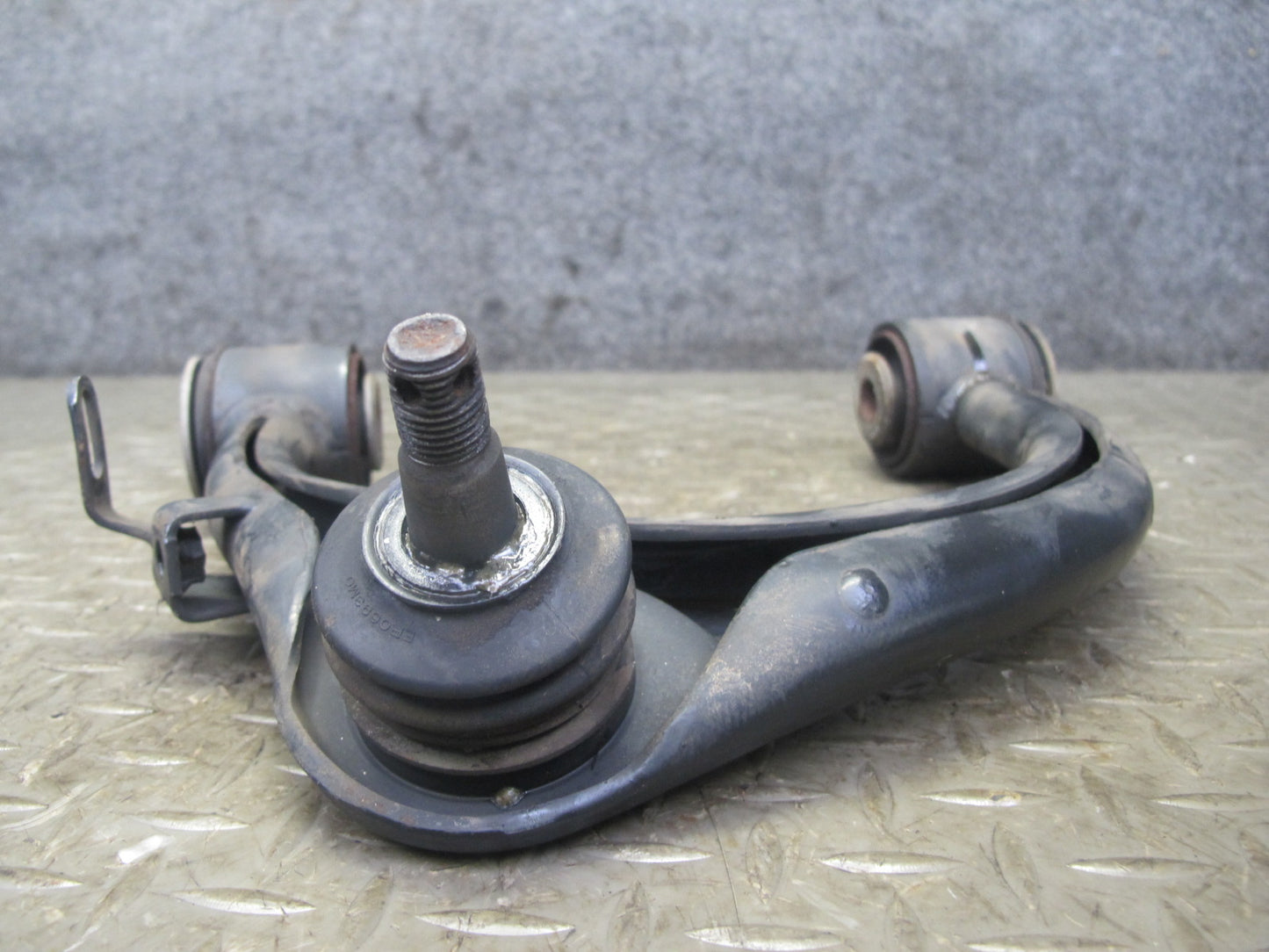 1998-2007 Lexus UZJ100L LX470 Front Left & Right Side Upper Control Arm Set