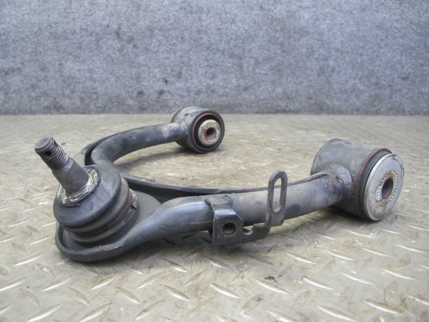 1998-2007 Lexus UZJ100L LX470 Front Left & Right Side Upper Control Arm Set