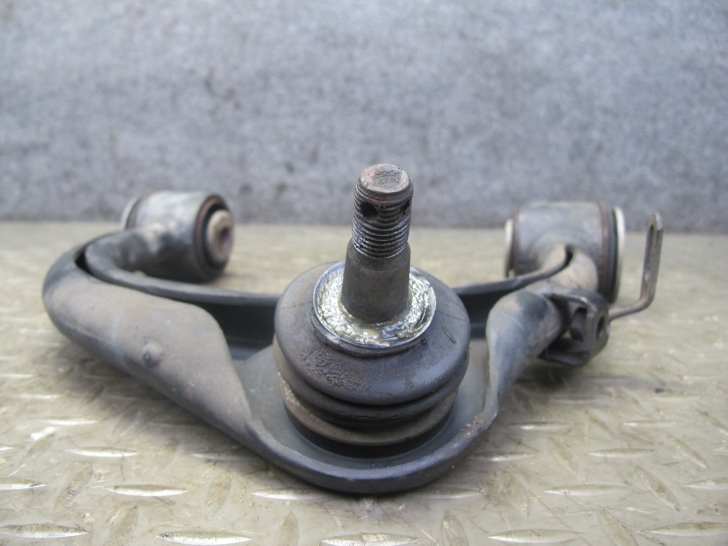 1998-2007 Lexus UZJ100L LX470 Front Left & Right Side Upper Control Arm Set
