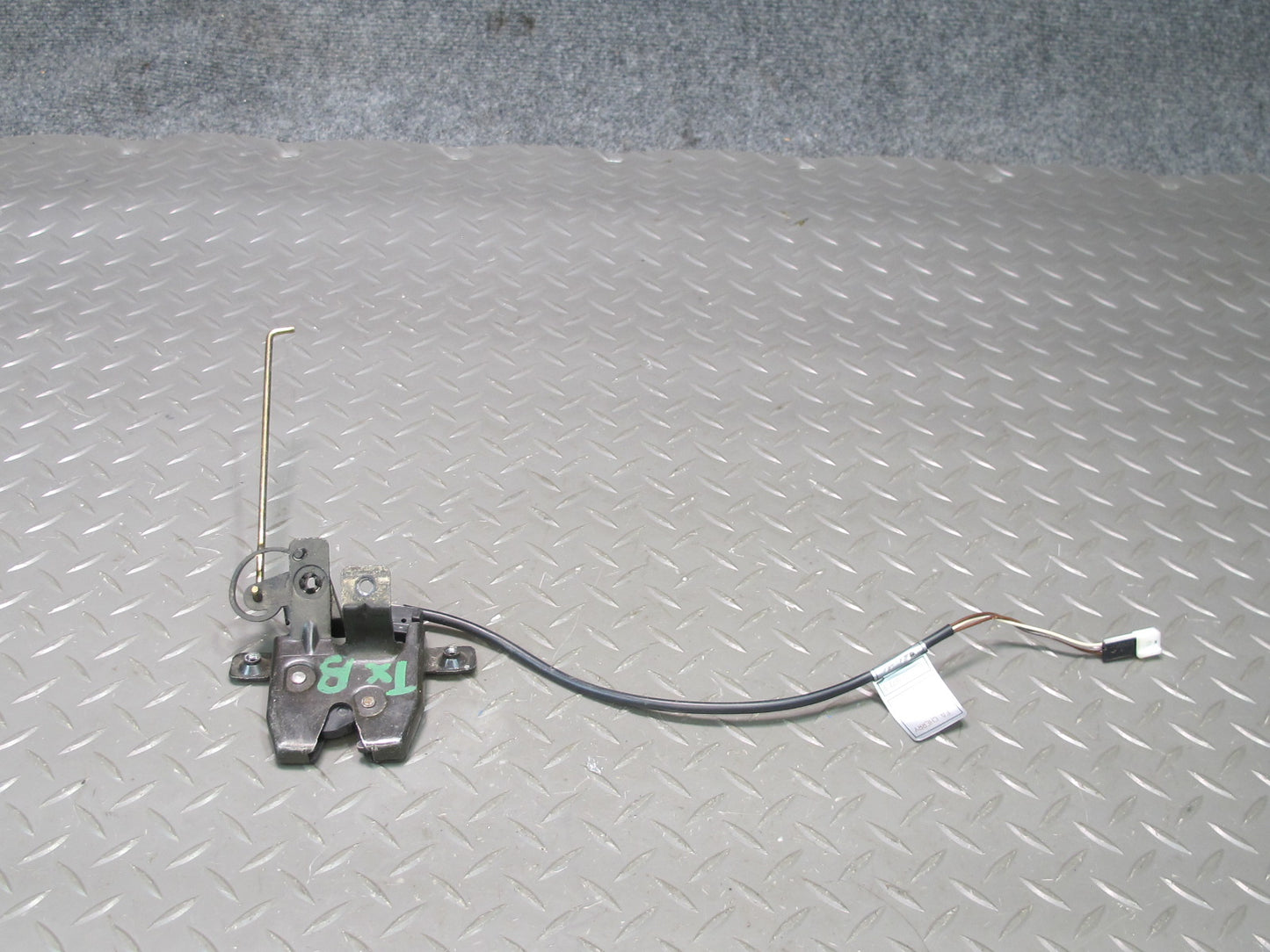 94-99 BMW E36 328iC Convertible Rear Trunk Lid Lock Latch Actuator 8173721 OEM