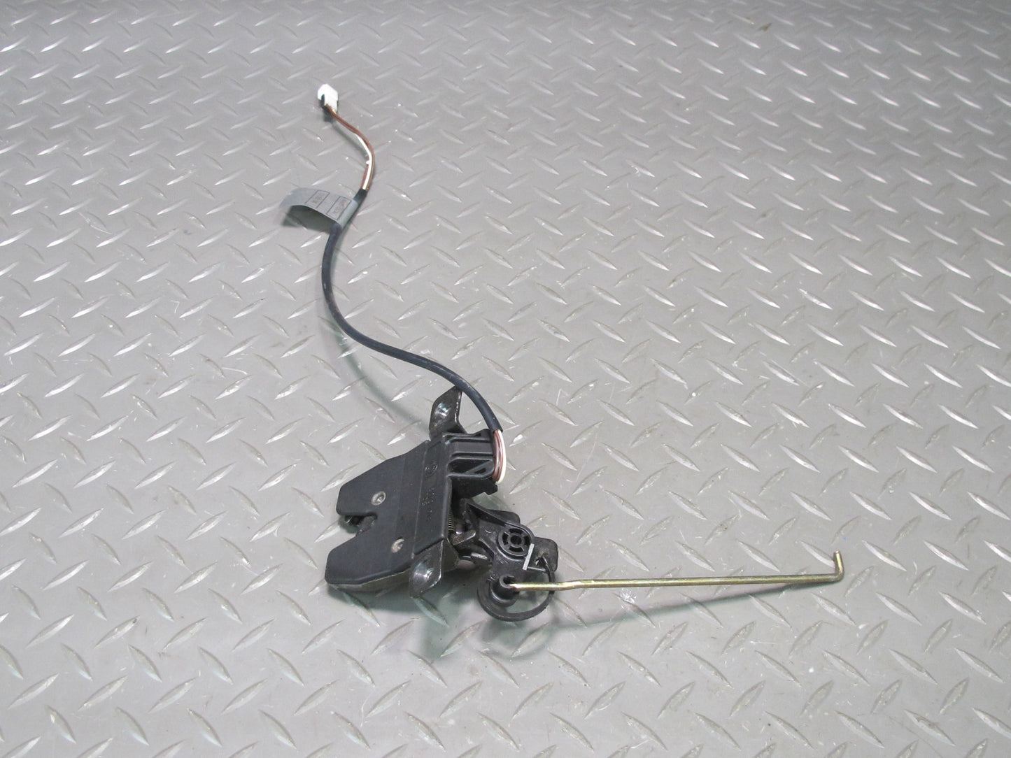 94-99 BMW E36 328iC Convertible Rear Trunk Lid Lock Latch Actuator 8173721 OEM