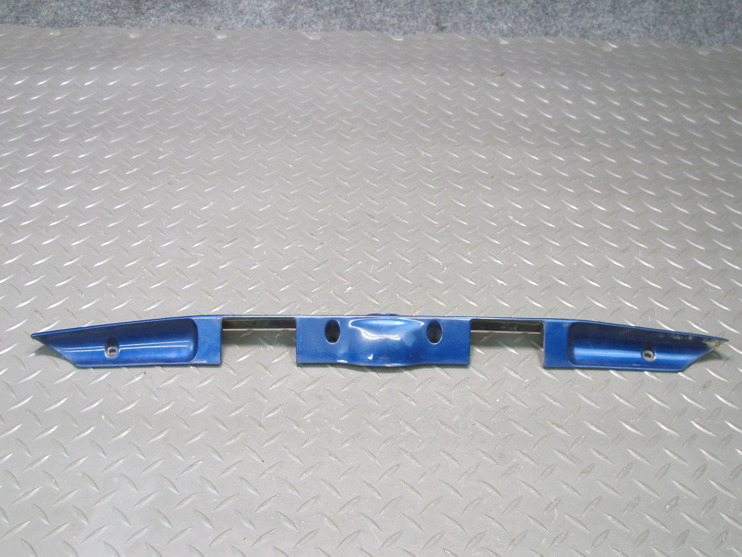94-99 BMW E36 328iC Convertible Rear Trunk Lid Finish Trim Molding 8135352 OEM