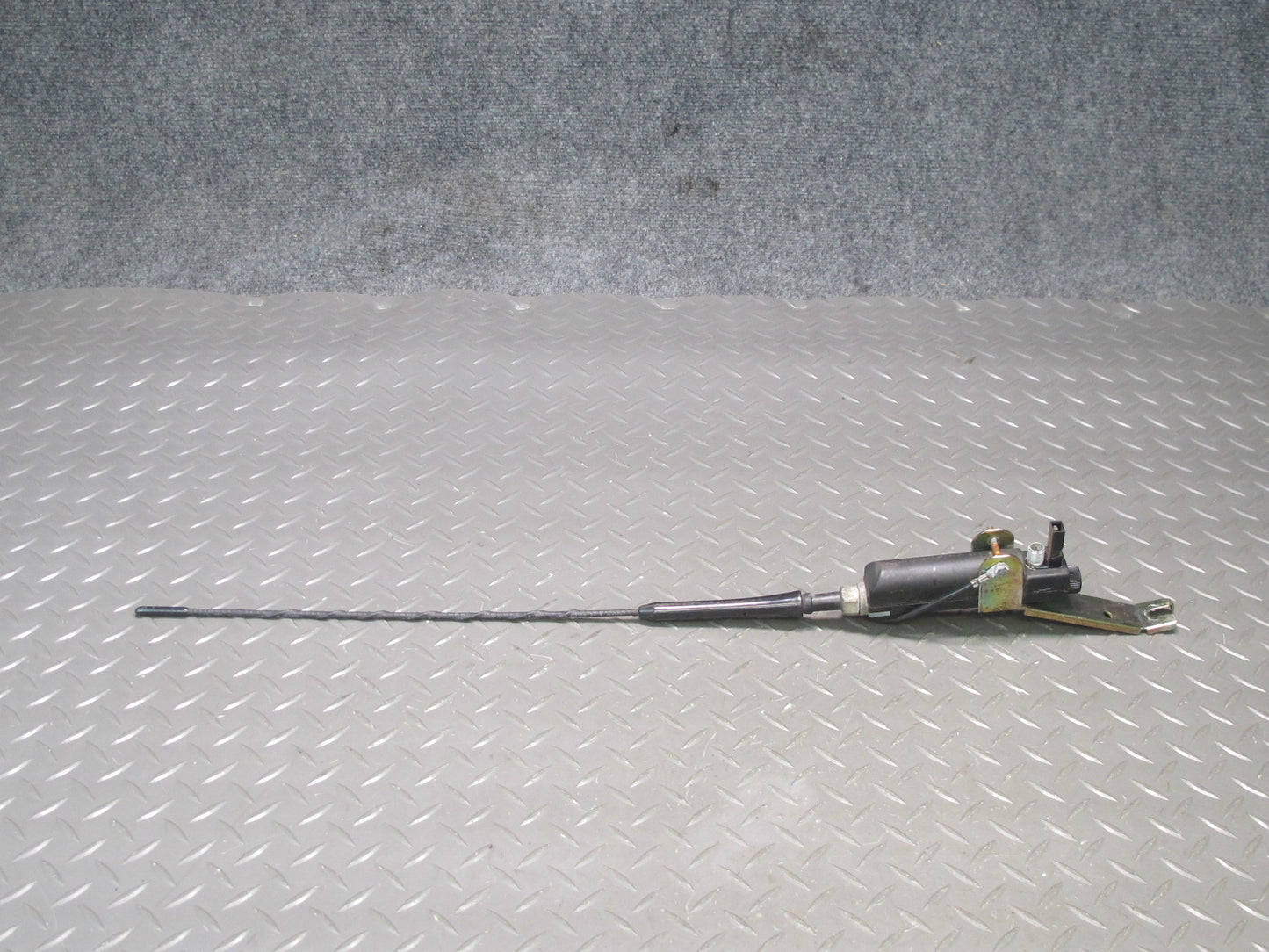 94-99 BMW E36 328iC Convertible Radio Antenna w Mount Bracket Assembly OEM