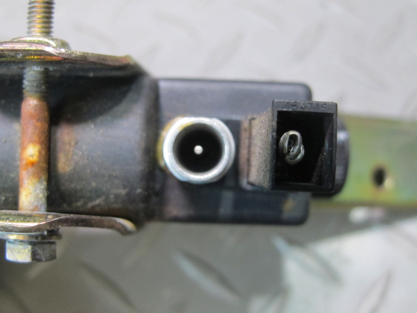 94-99 BMW E36 328iC Convertible Radio Antenna w Mount Bracket Assembly OEM