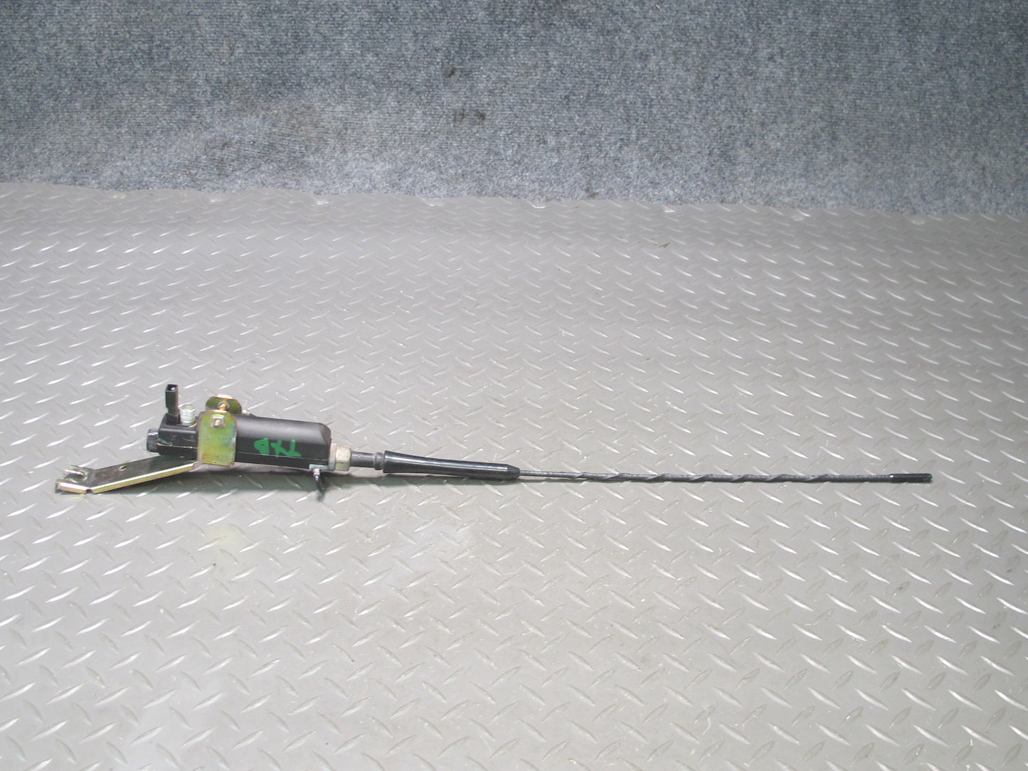 94-99 BMW E36 328iC Convertible Radio Antenna w Mount Bracket Assembly OEM