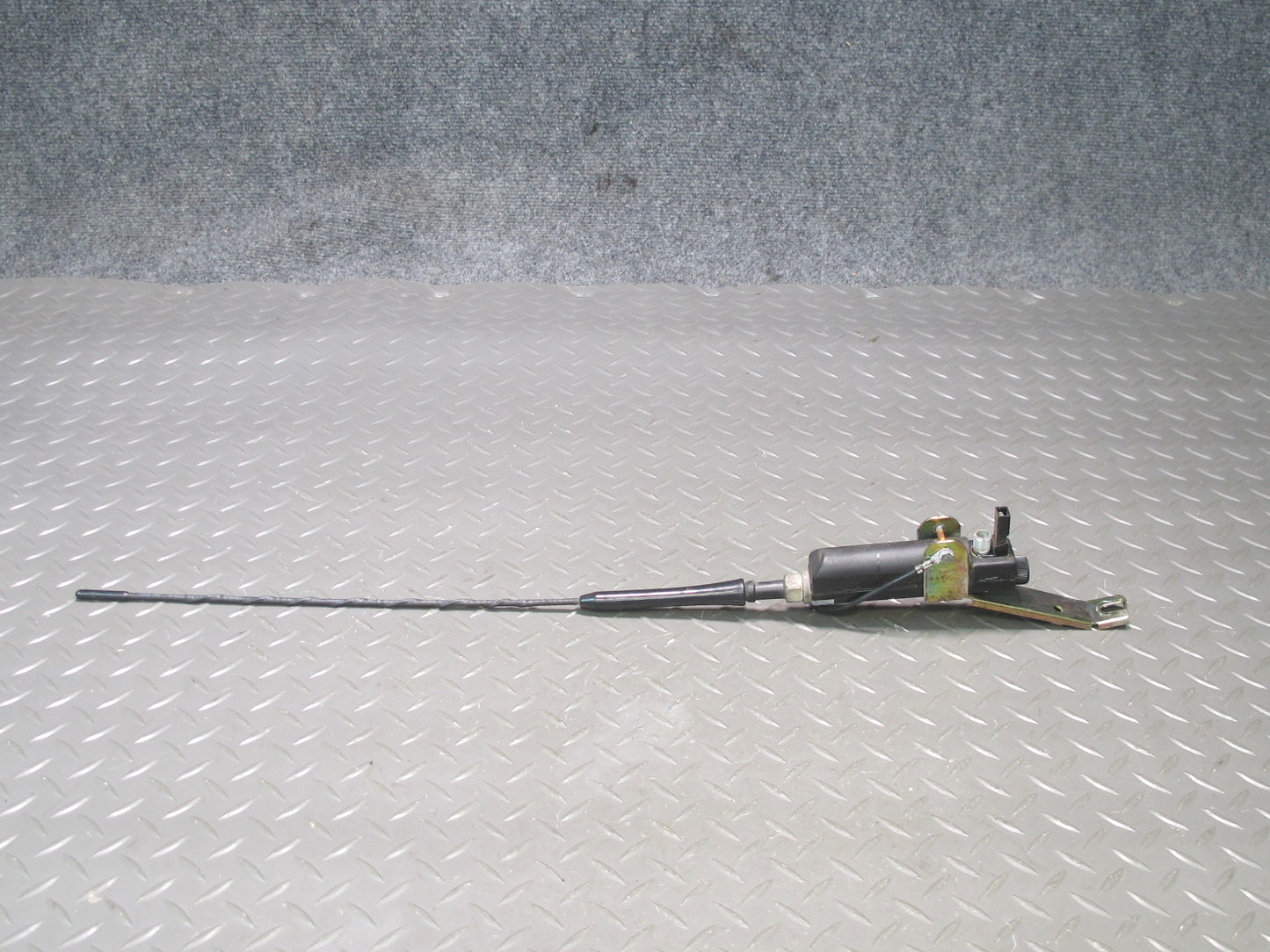 94-99 BMW E36 328iC Convertible Radio Antenna w Mount Bracket Assembly OEM