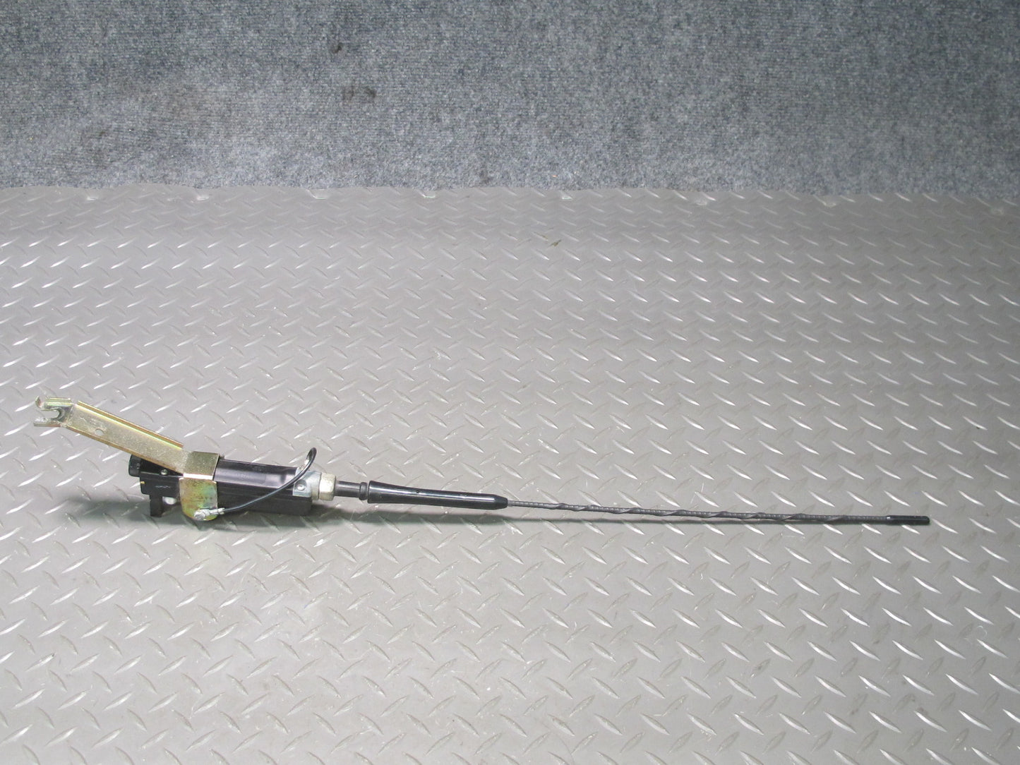 94-99 BMW E36 328iC Convertible Radio Antenna w Mount Bracket Assembly OEM