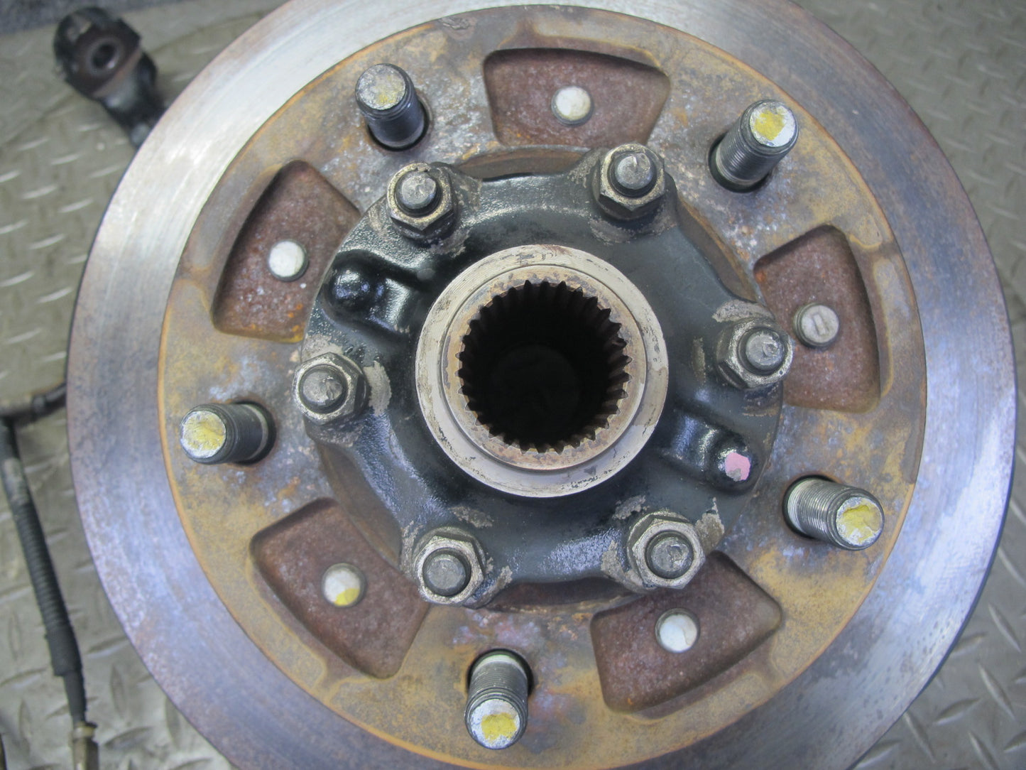 2003-2007 Lexus J100 LX470 Front Right Pass Side Spindle Knuckle Wheel Hub