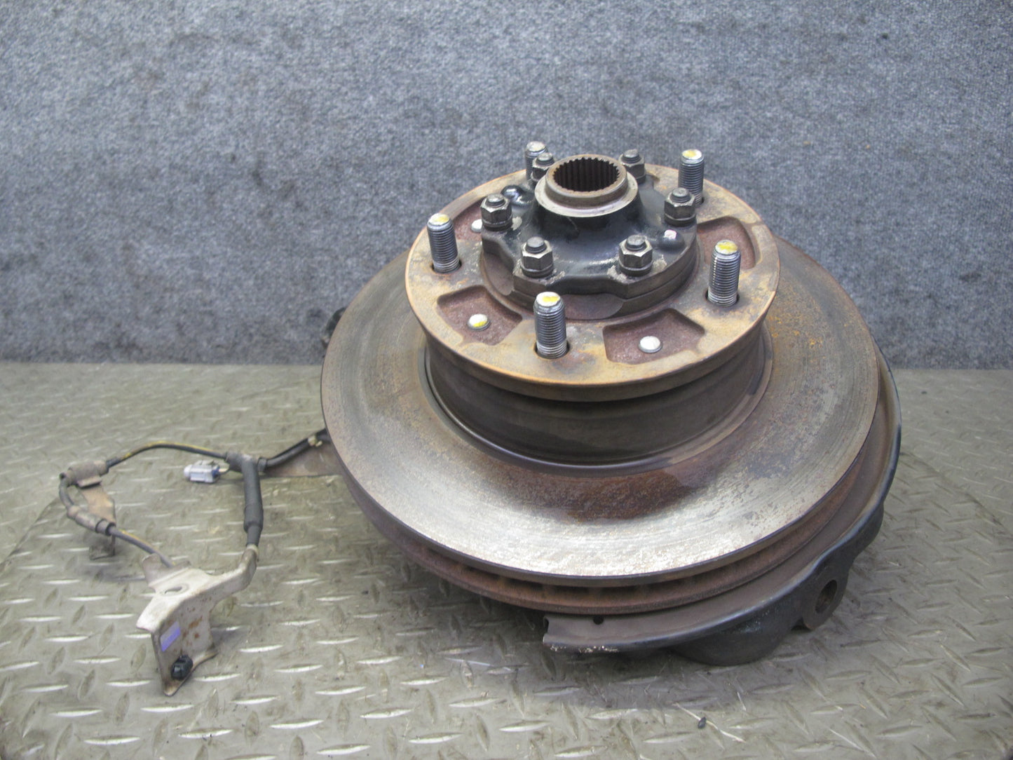 2003-2007 Lexus J100 LX470 Front Right Pass Side Spindle Knuckle Wheel Hub