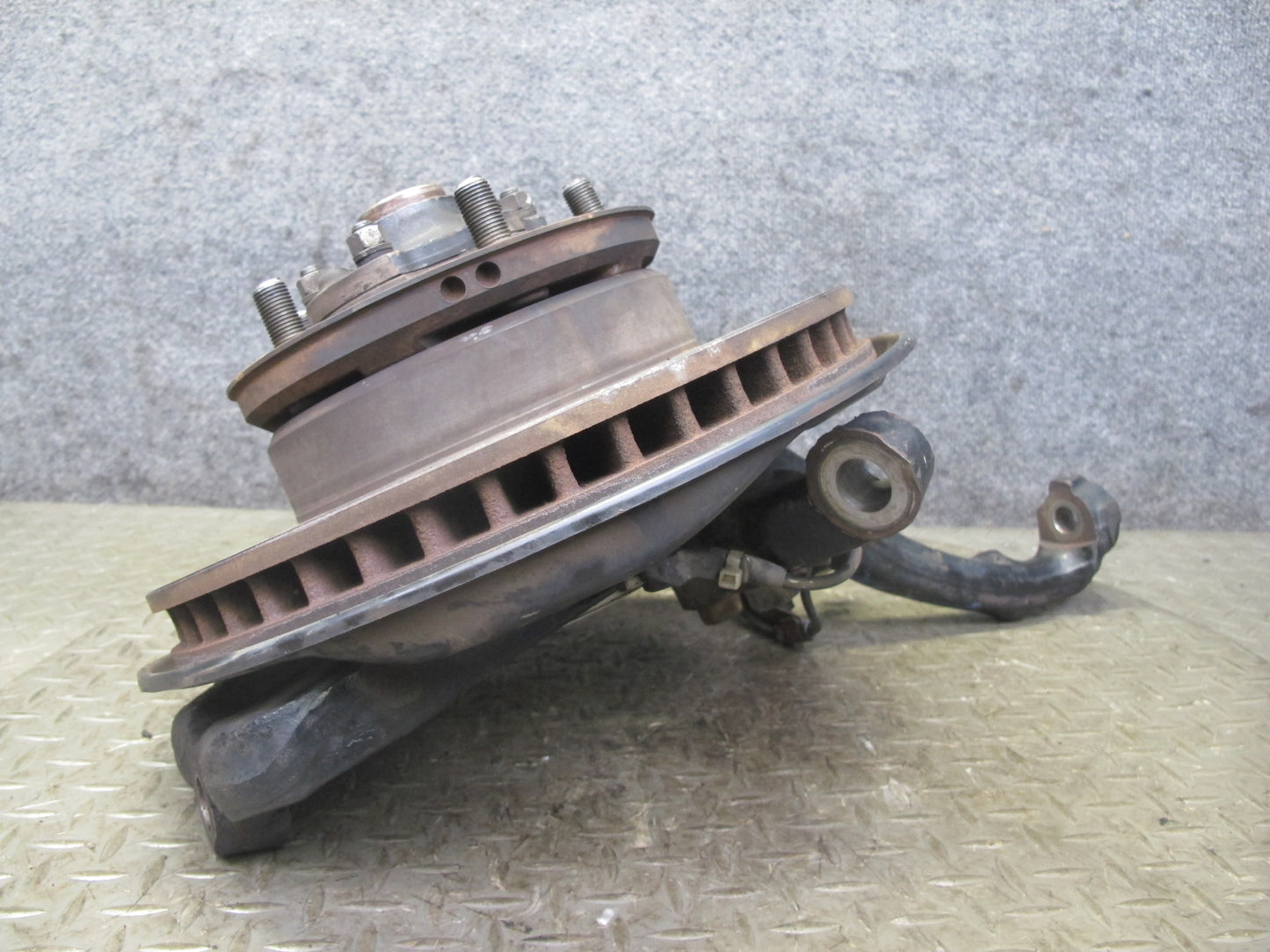 2003-2007 Lexus J100 LX470 Front Right Pass Side Spindle Knuckle Wheel Hub